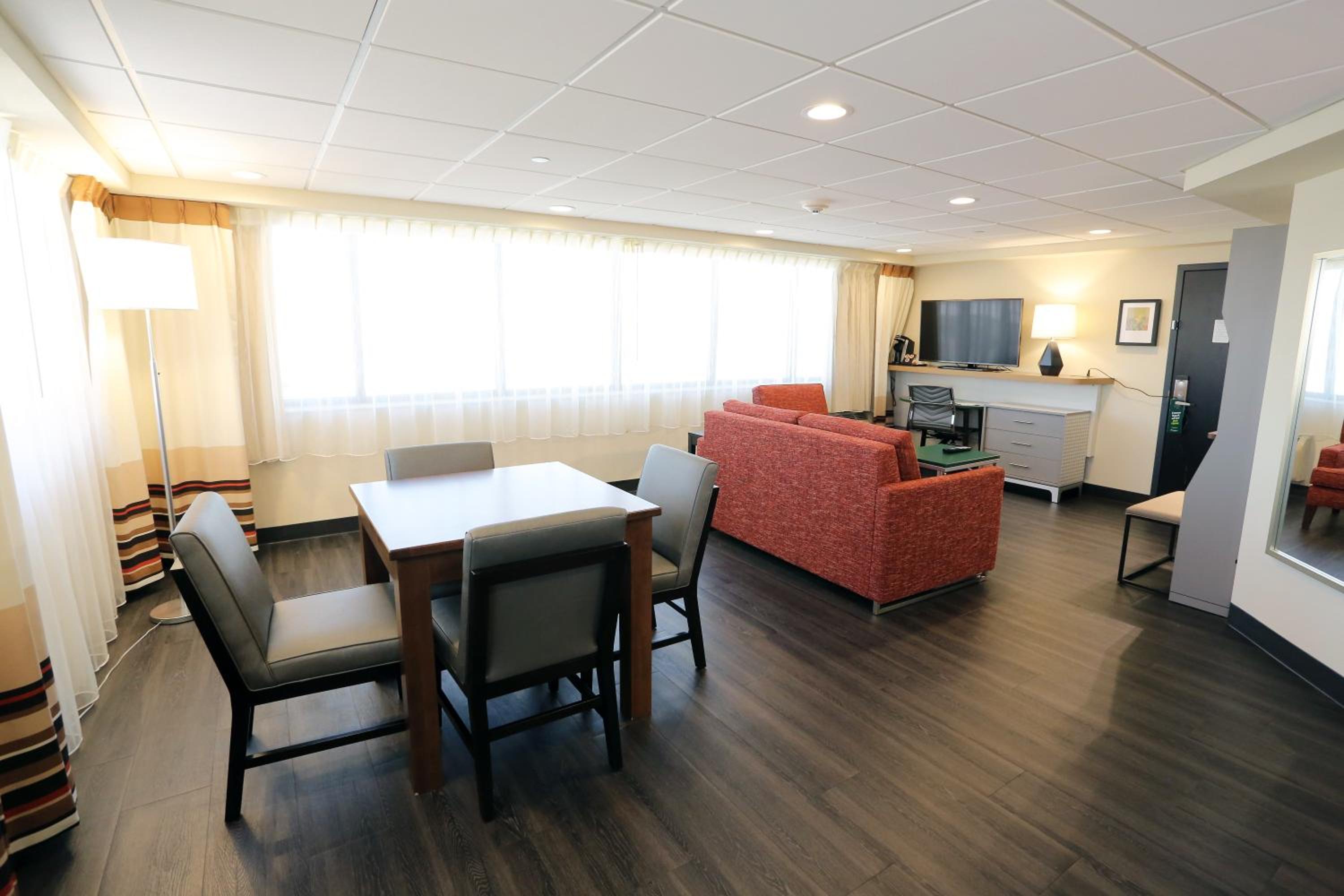 One-Bedroom Suite photo 2