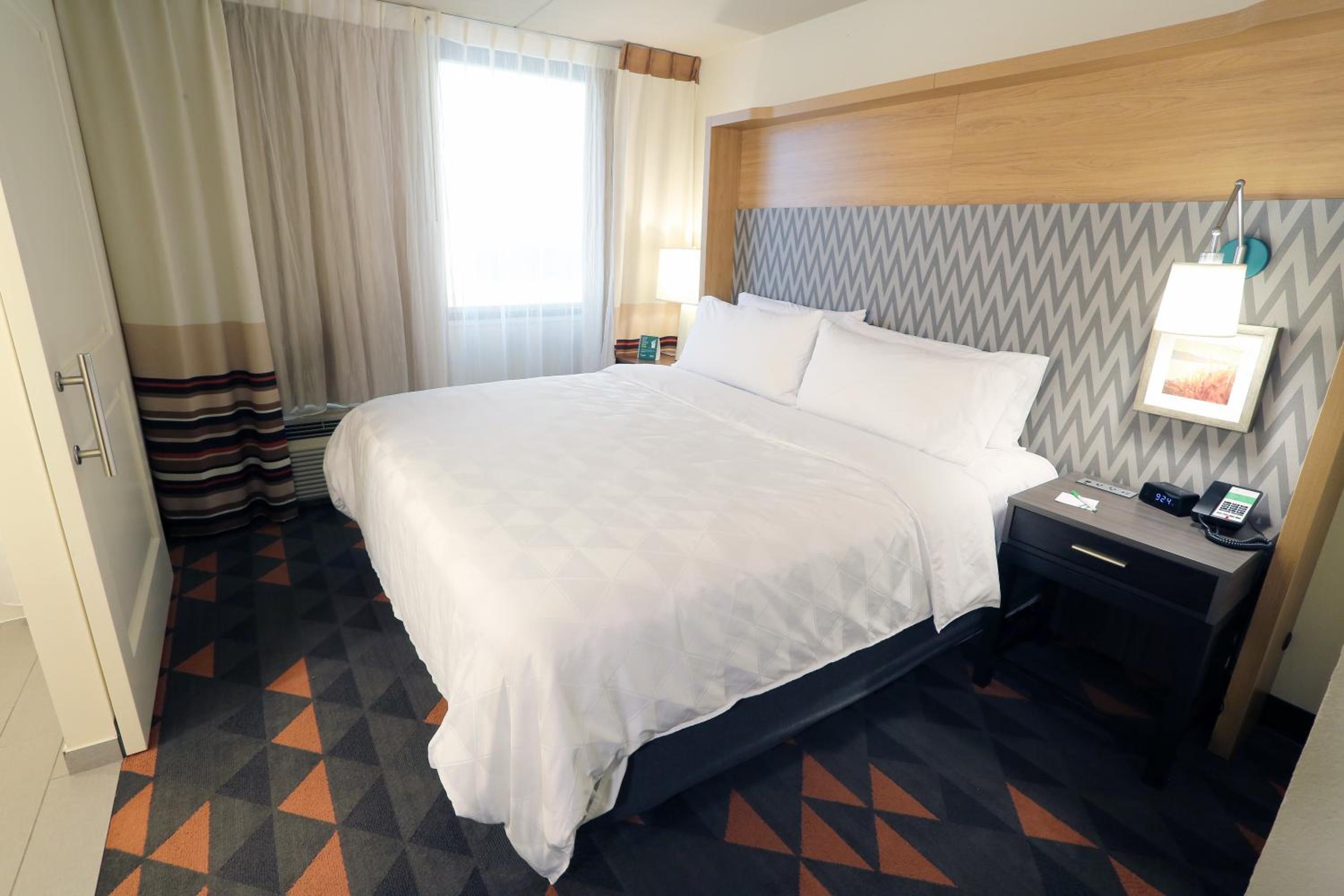 Standard King Room - Photo 4