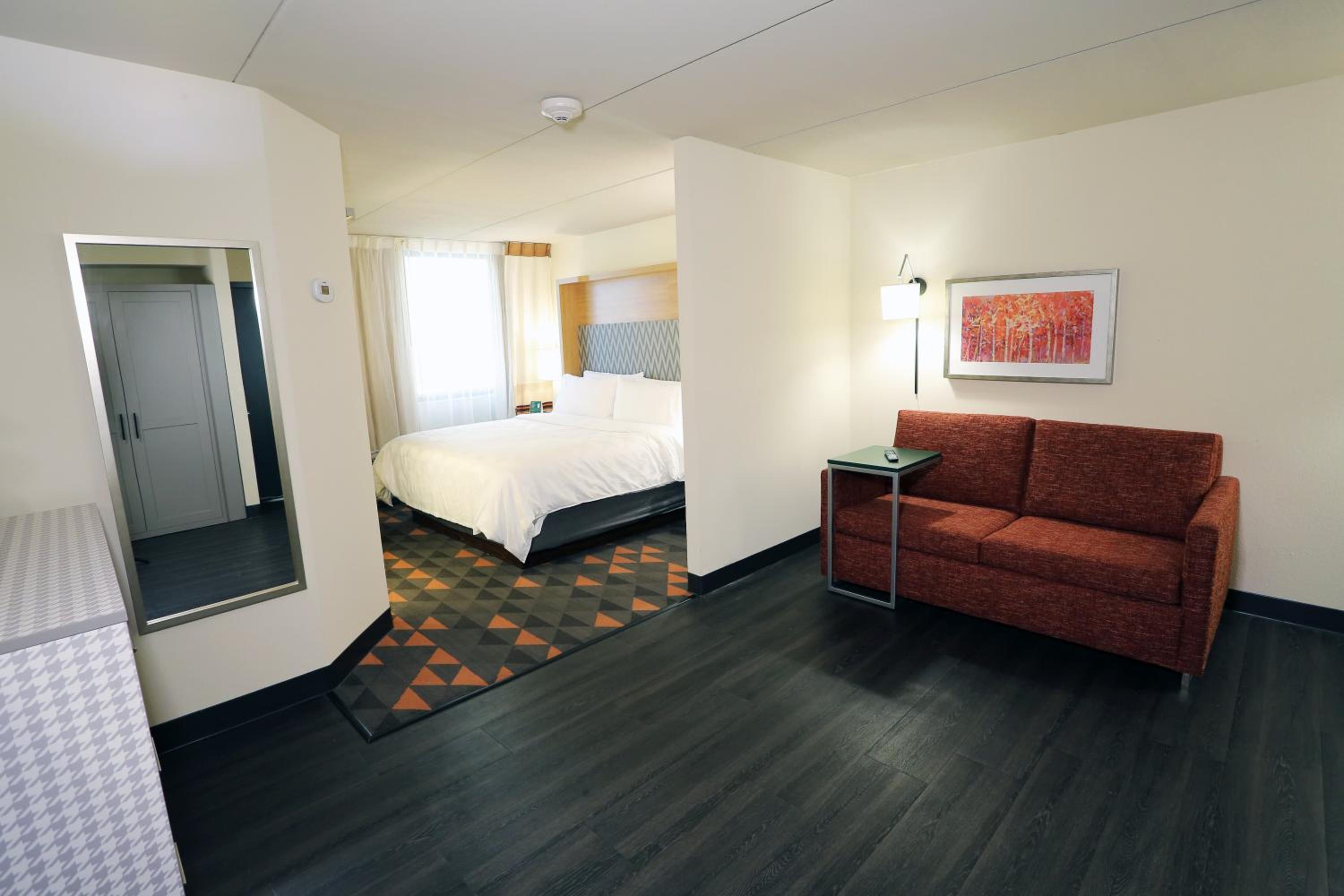 Standard King Room - Photo 5