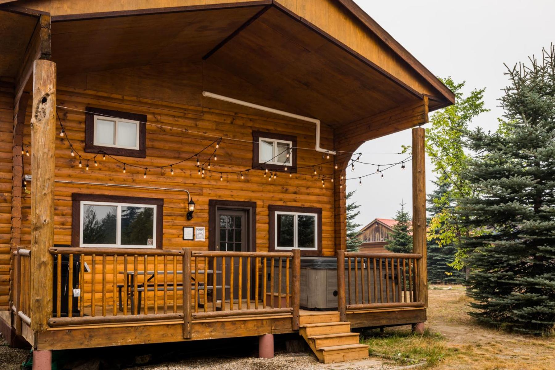 Six-Bedroom House - Photo 10