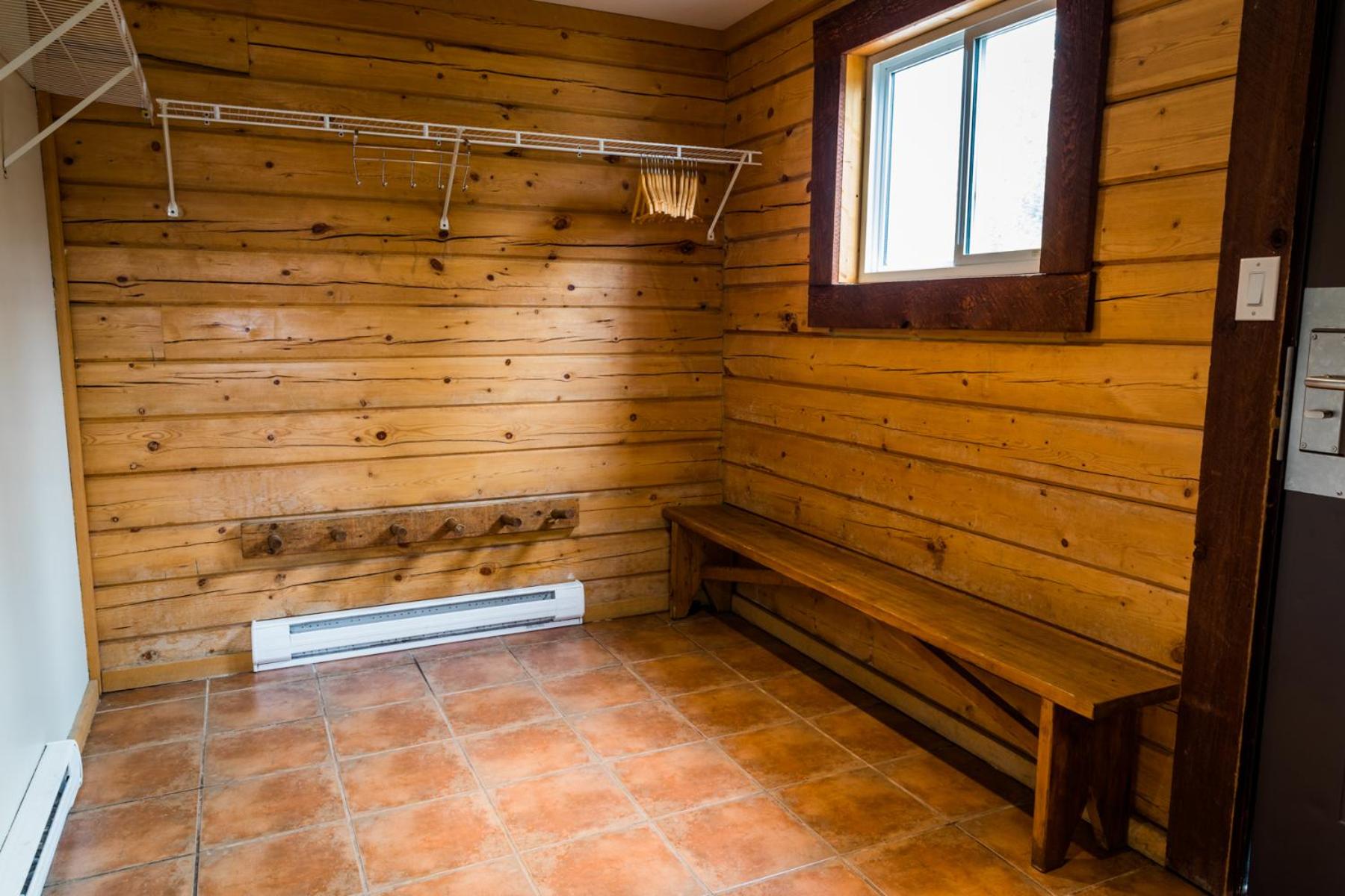 Six-Bedroom House - Photo 11