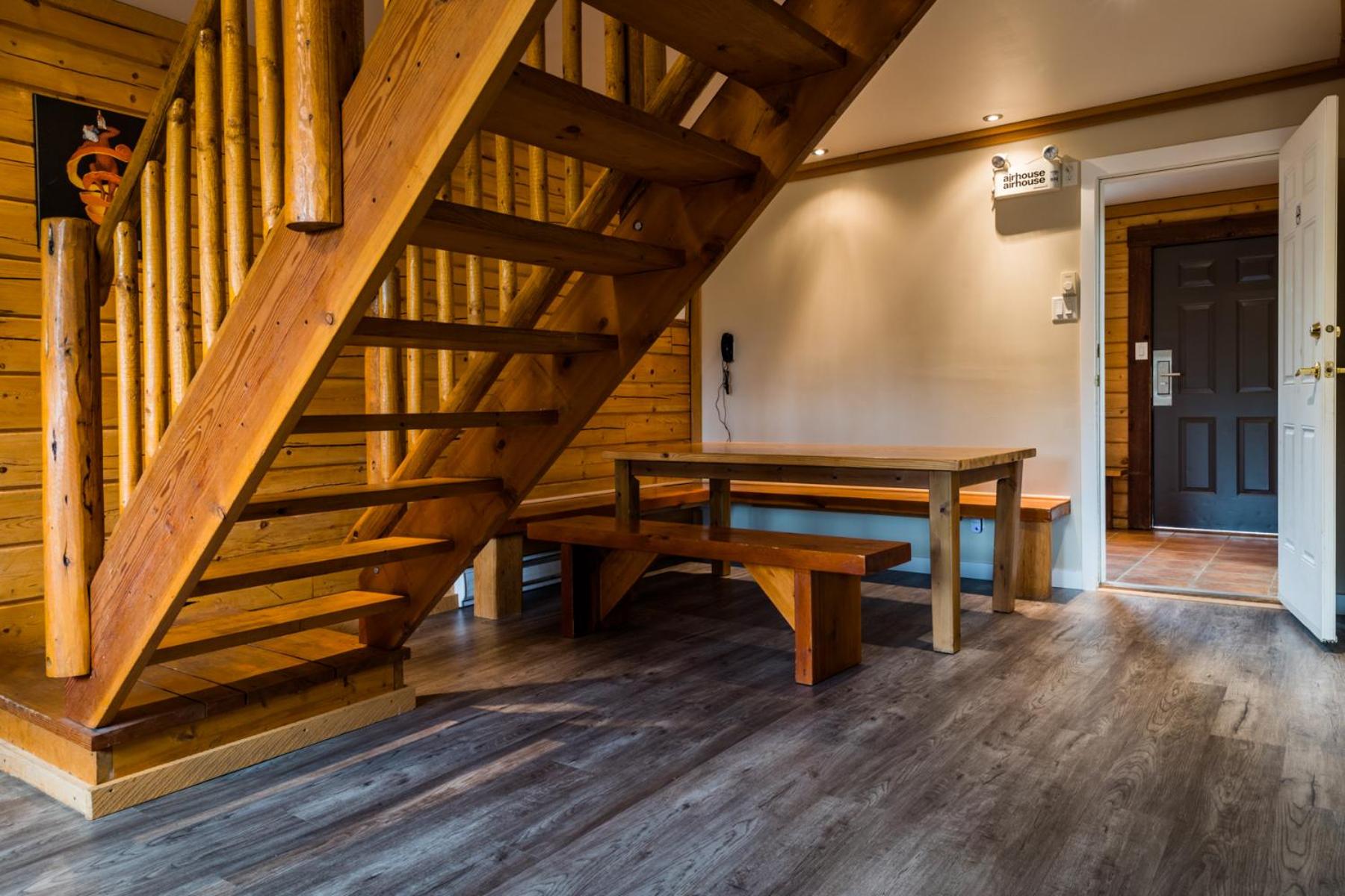 Six-Bedroom House - Photo 15