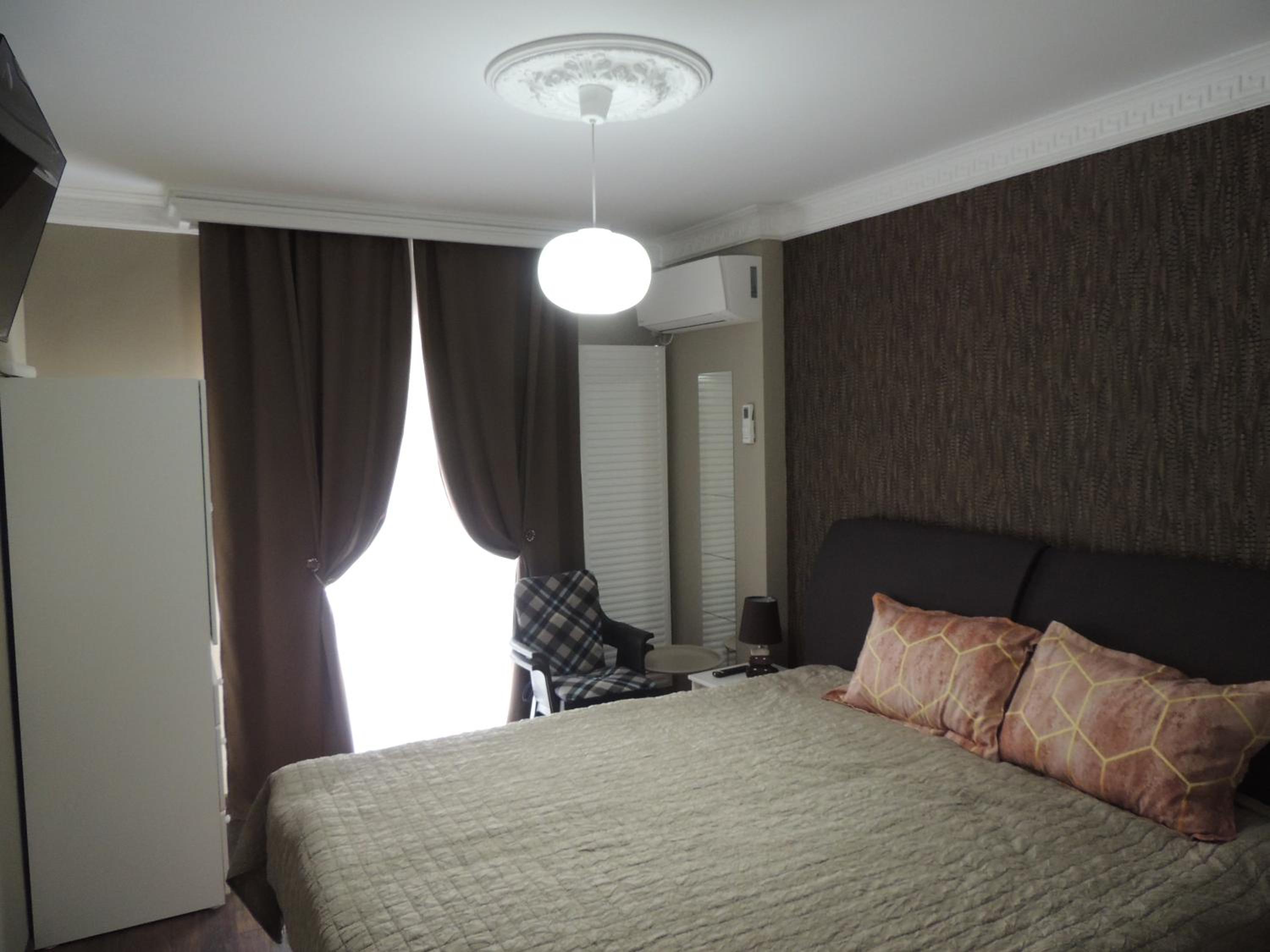 Double Room with Balcony - Photo 2
