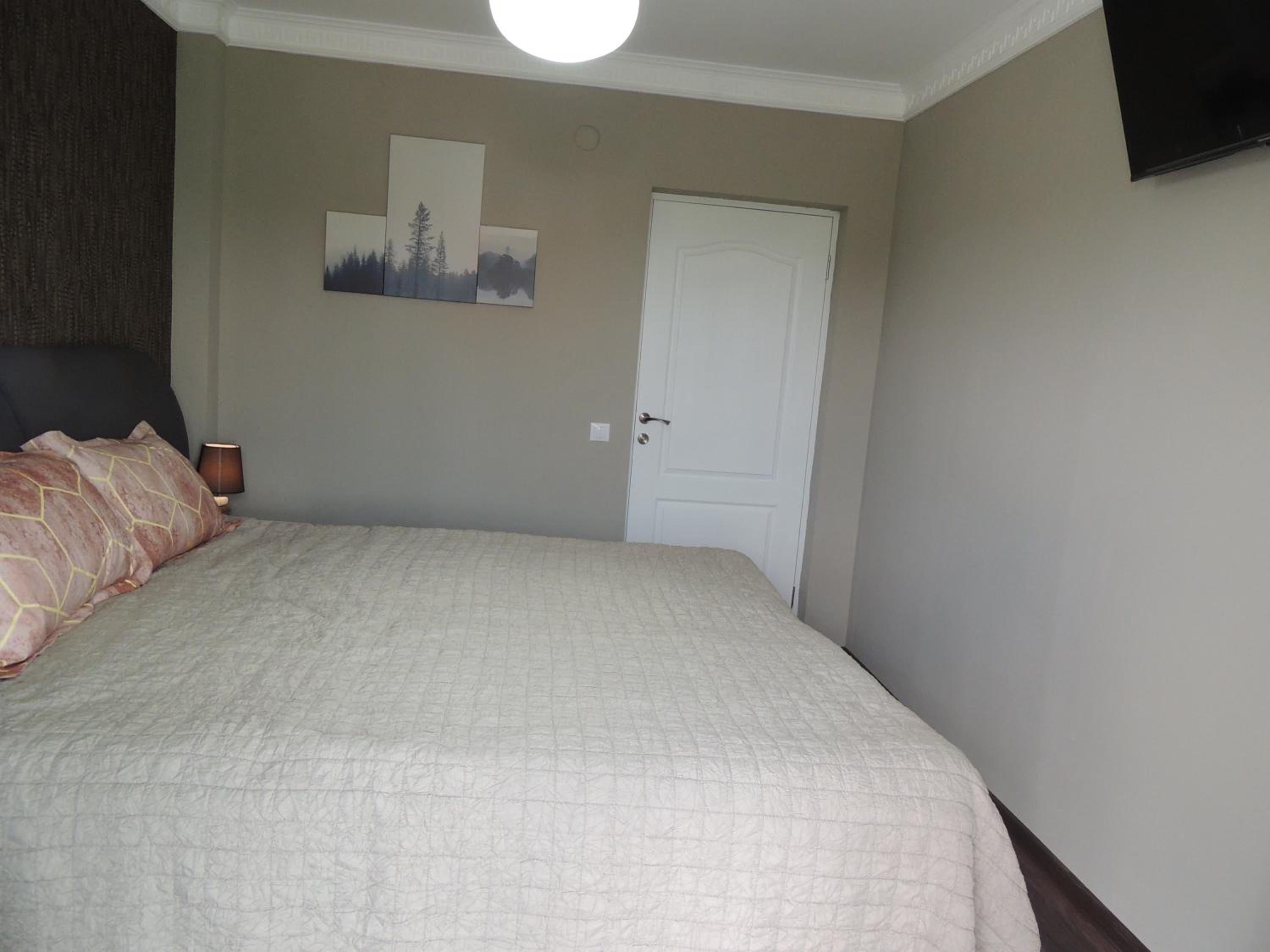 Double Room with Balcony - Photo 3
