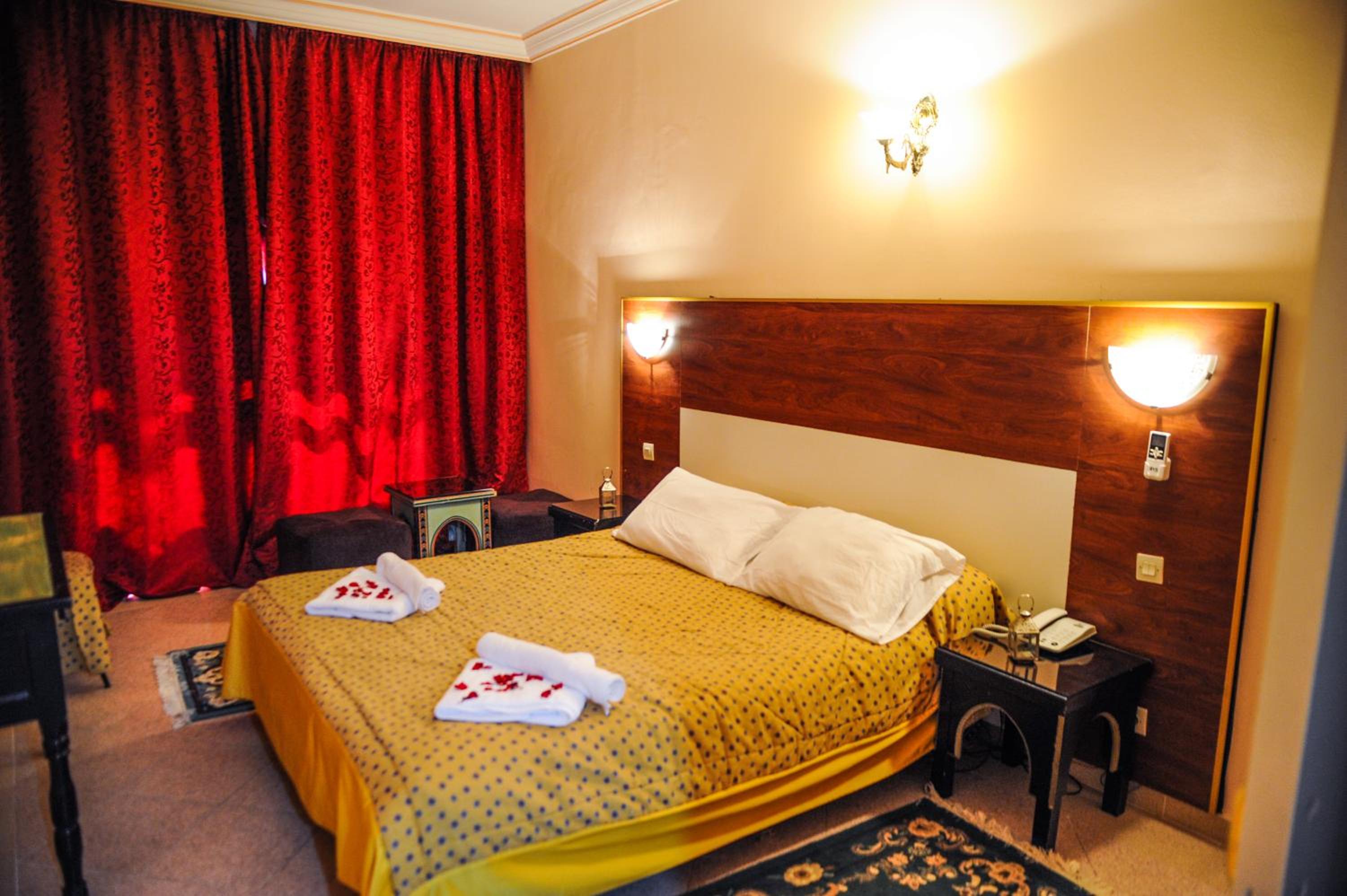 Deluxe Double Room (2 Adults + 1 Child) photo 3