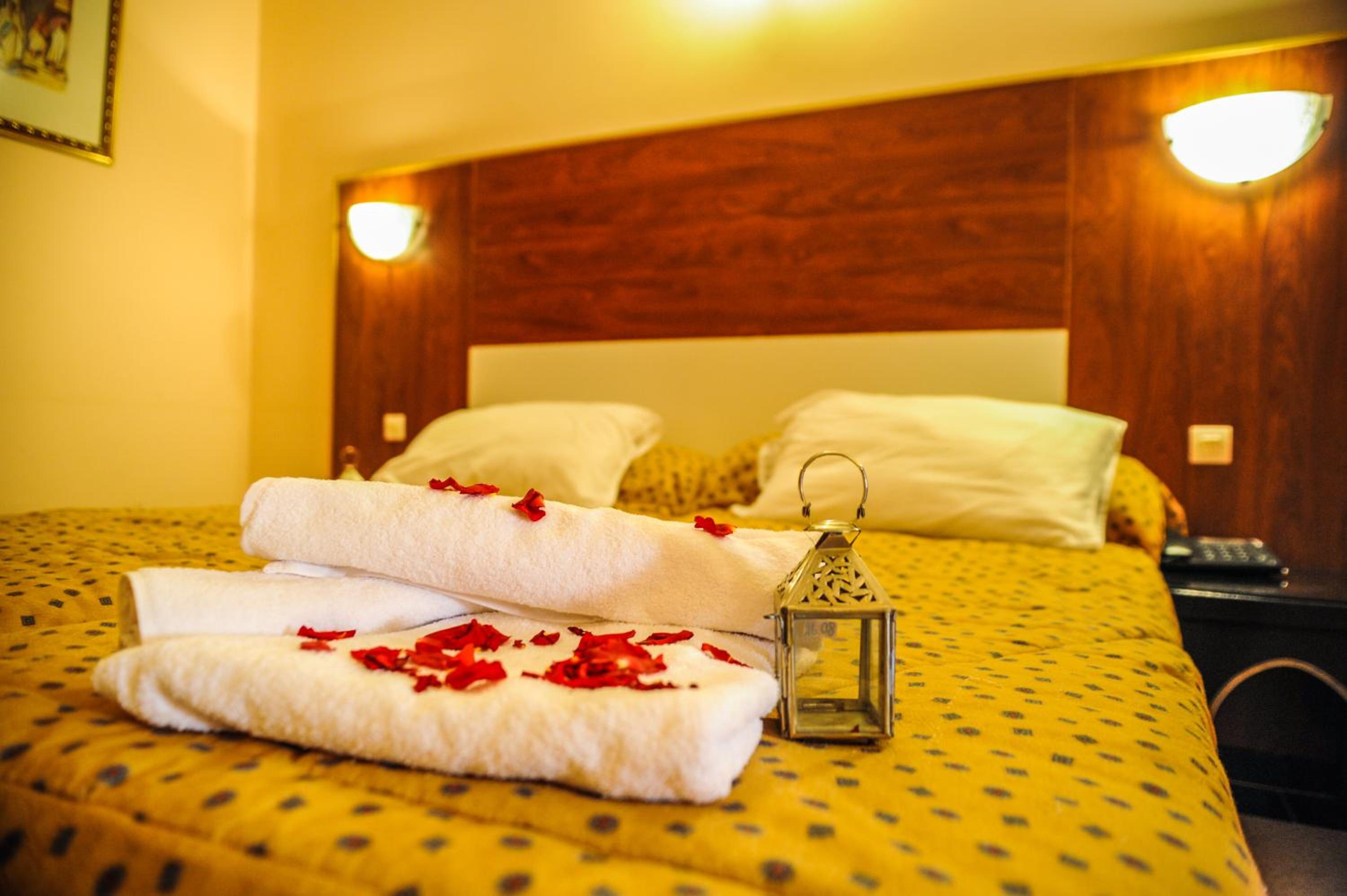 Deluxe Double Room (2 Adults + 1 Child) photo 1