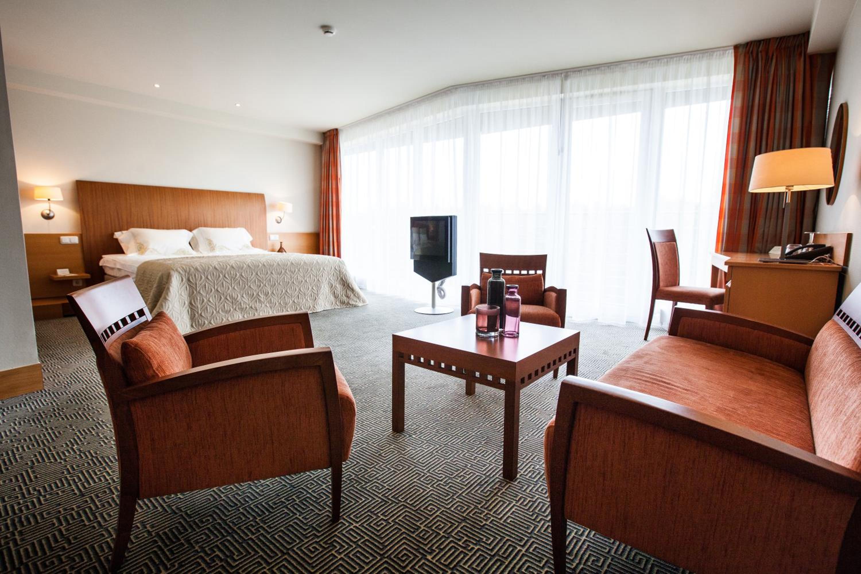 Deluxe Suite With Spa Access  photo 3