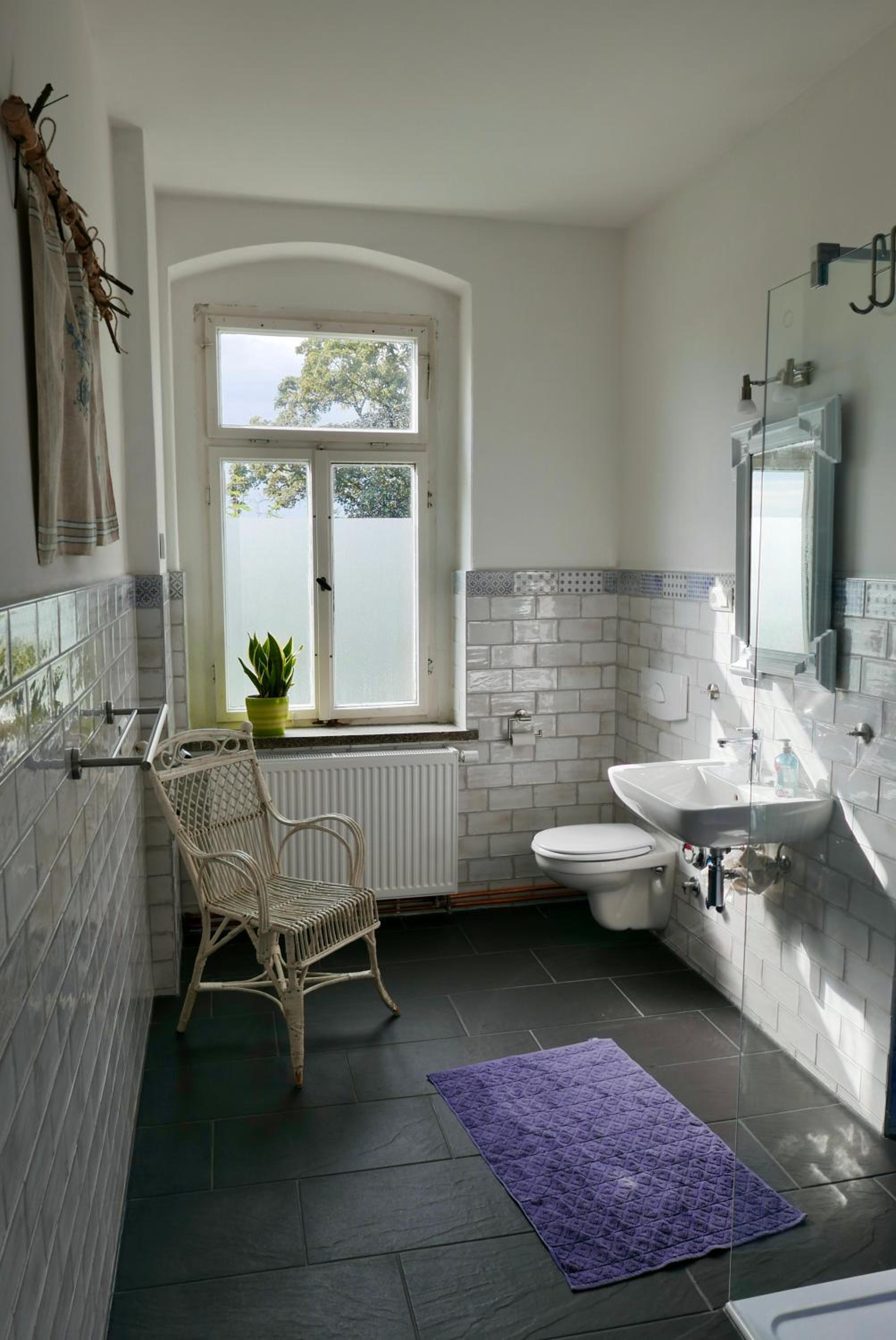 One-Bedroom Apartment - Photo 3