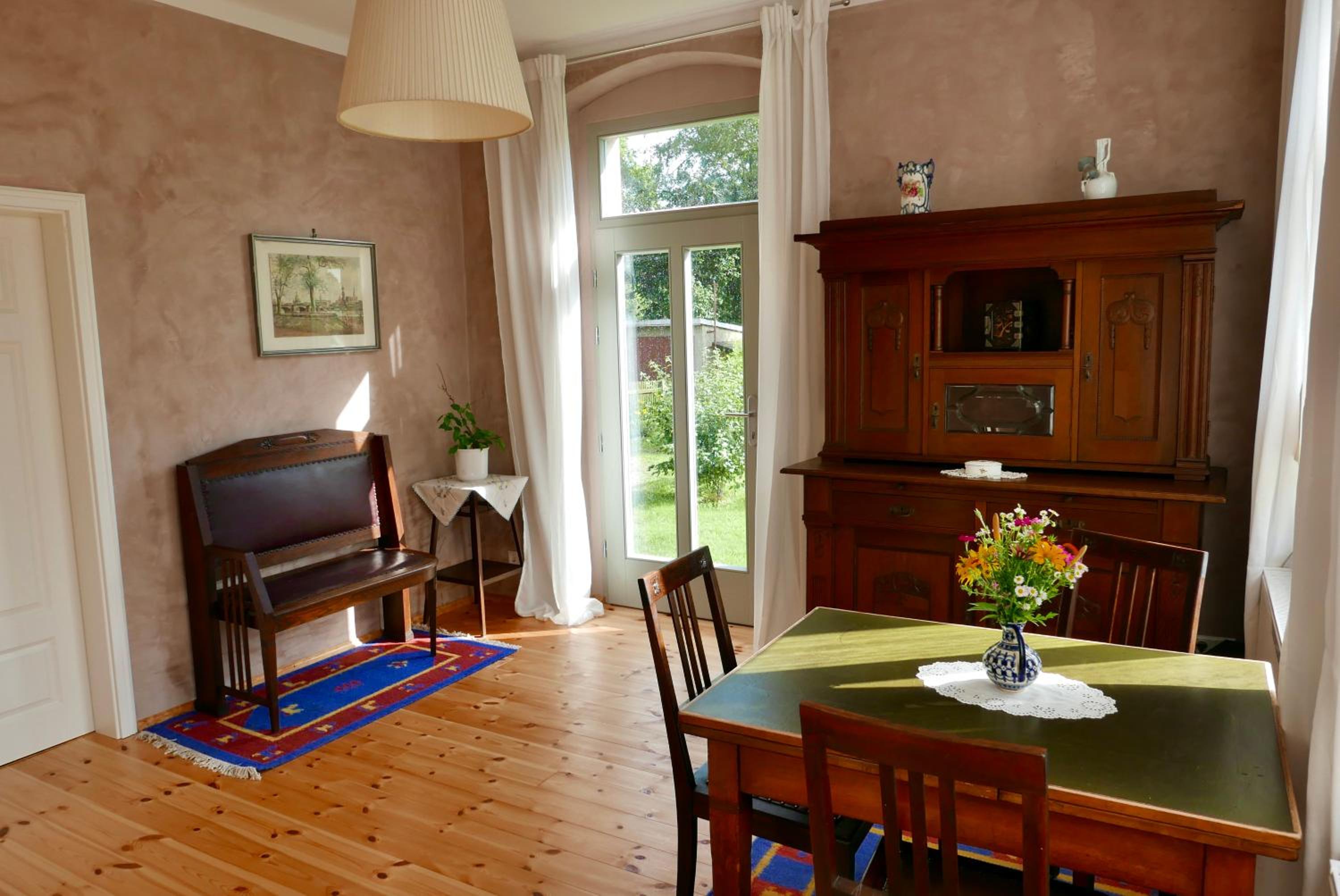 One-Bedroom Apartment - Photo 6