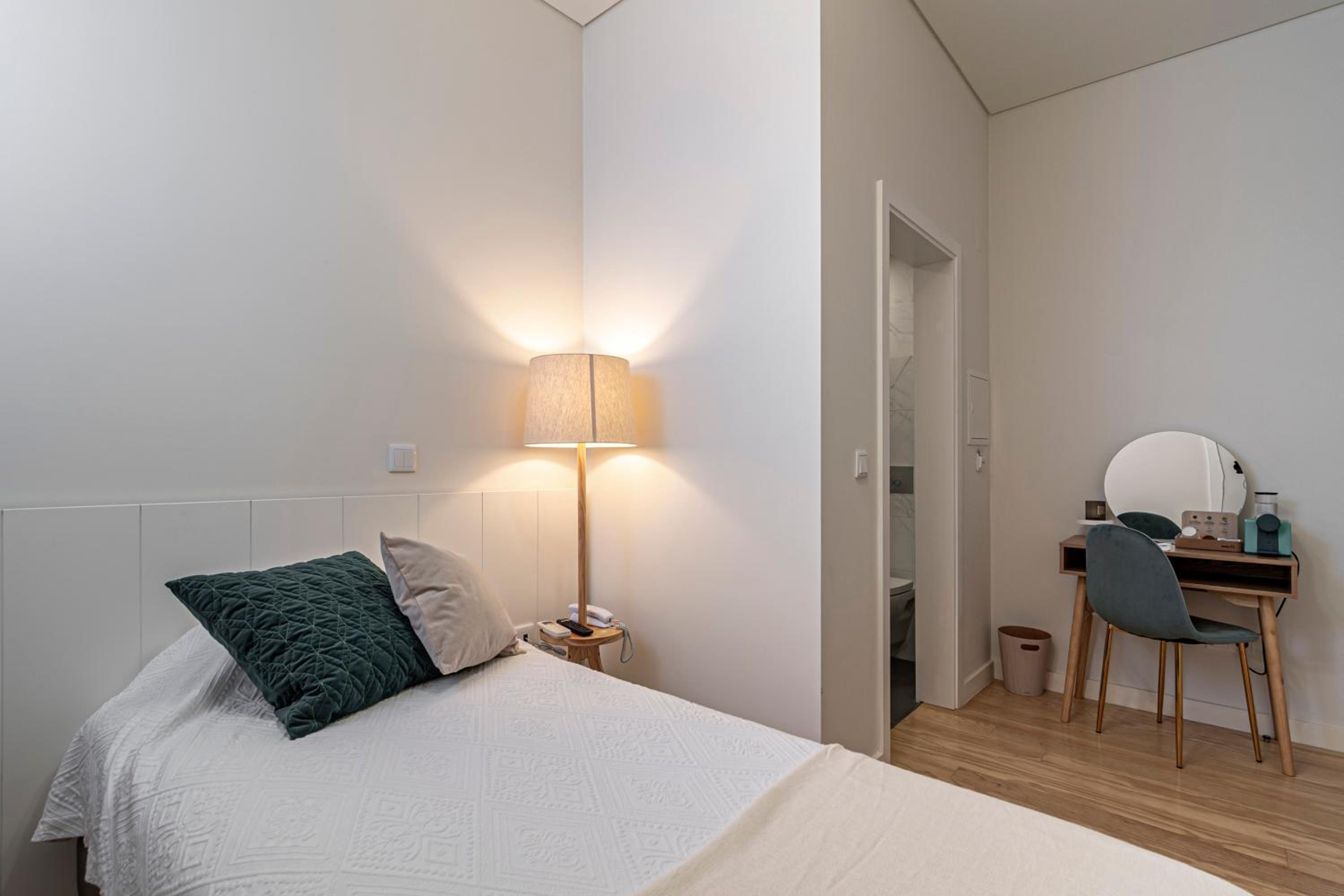 Small Single Room photo 3