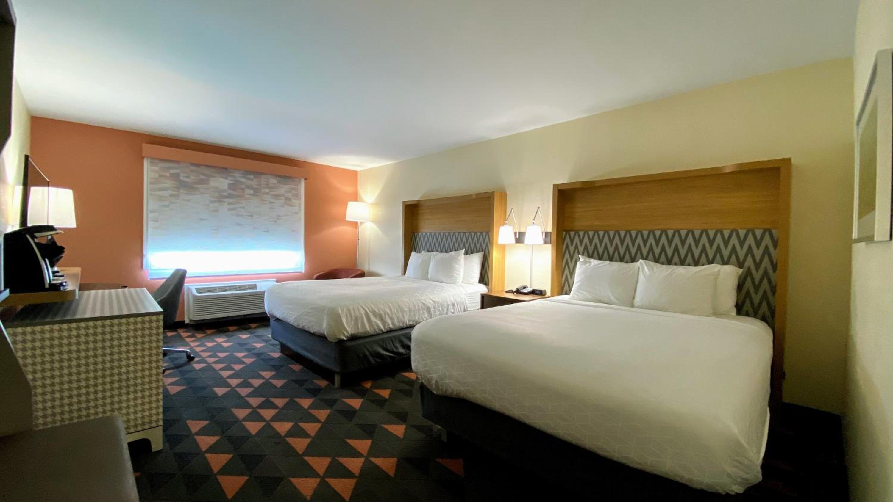 Standard Room with Two Queen Beds - Photo 1