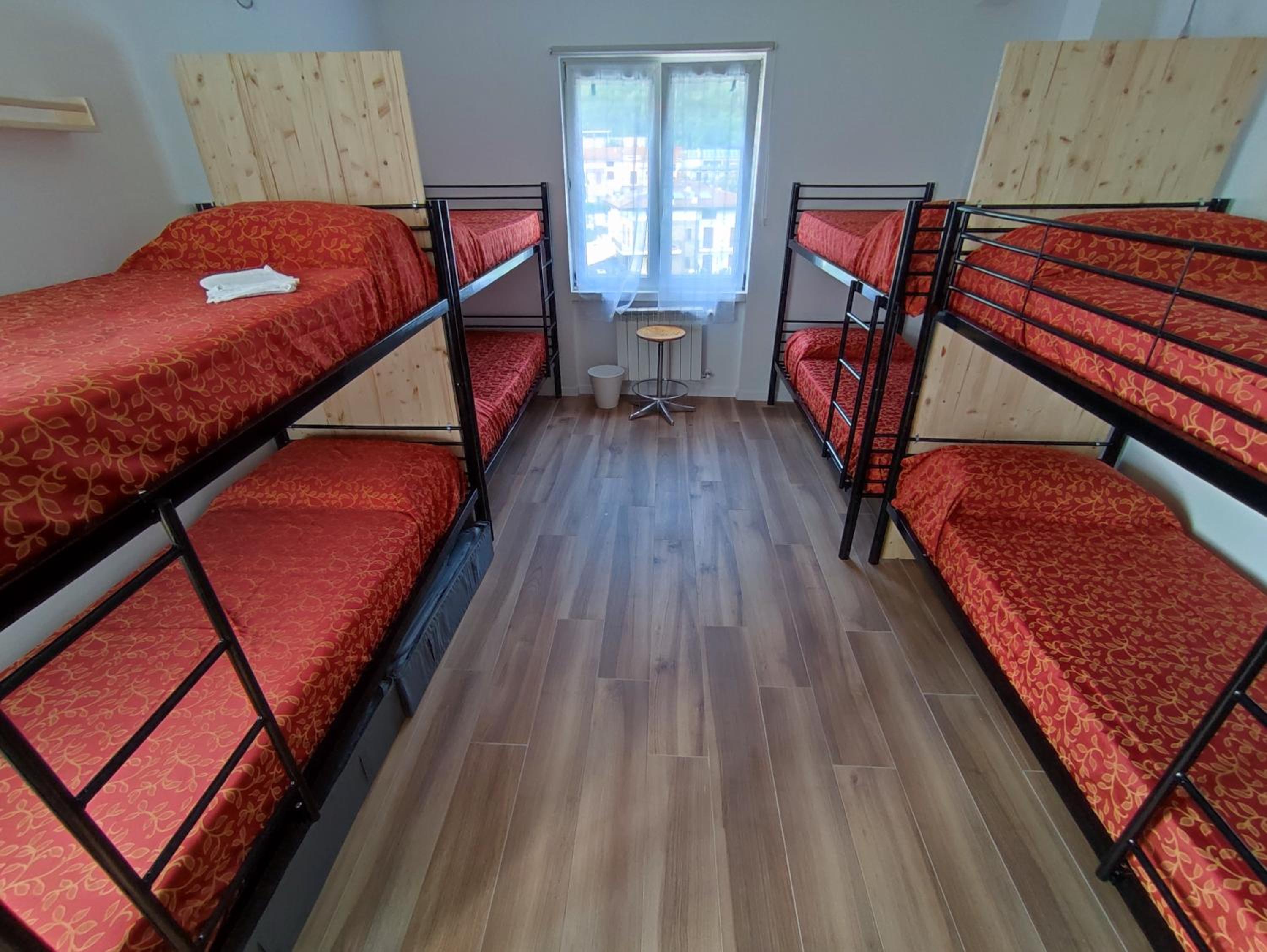 Bed in 8-Bed Mixed Dormitory Room photo 1