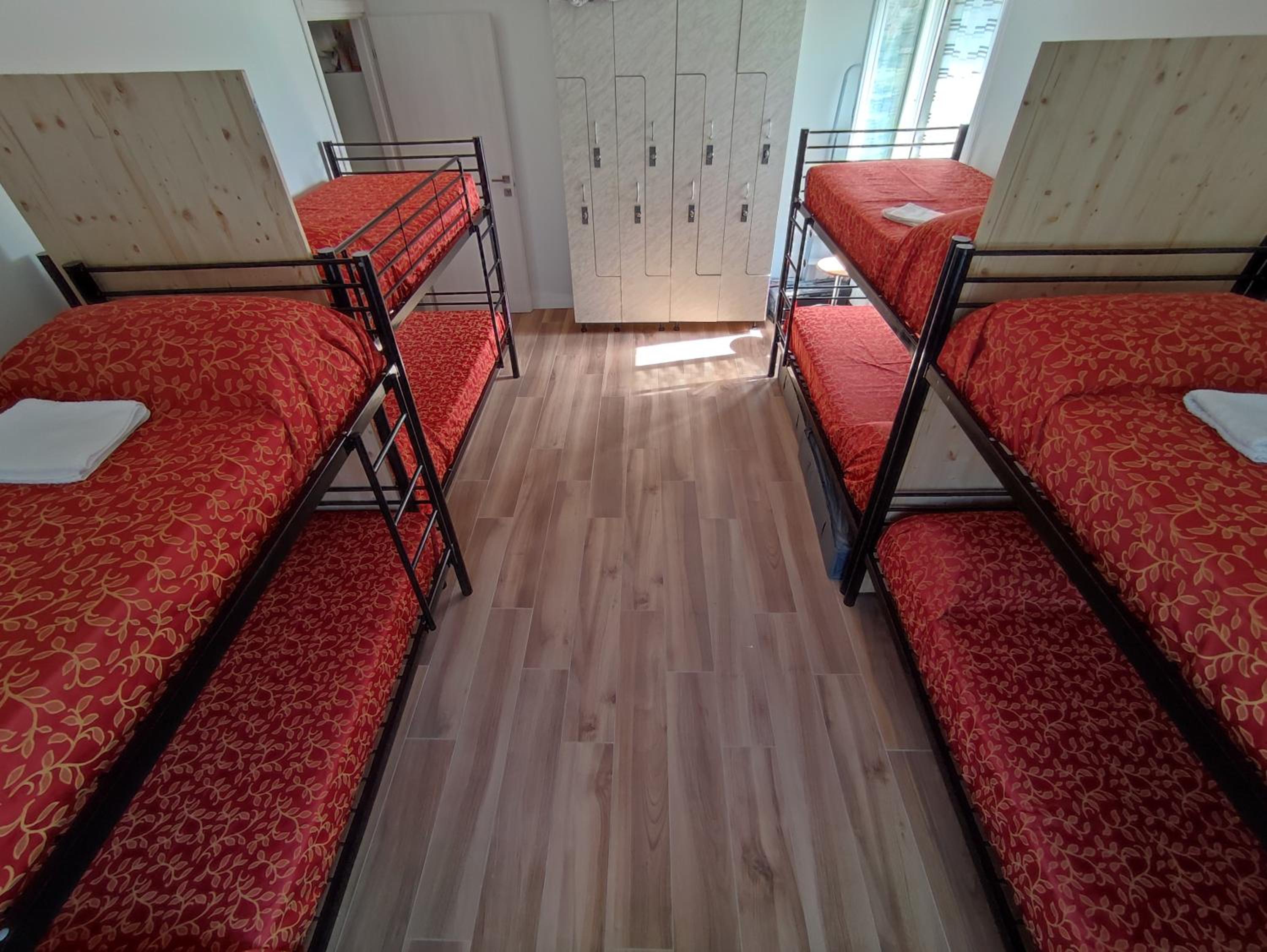 Bed in 8-Bed Mixed Dormitory Room photo 3