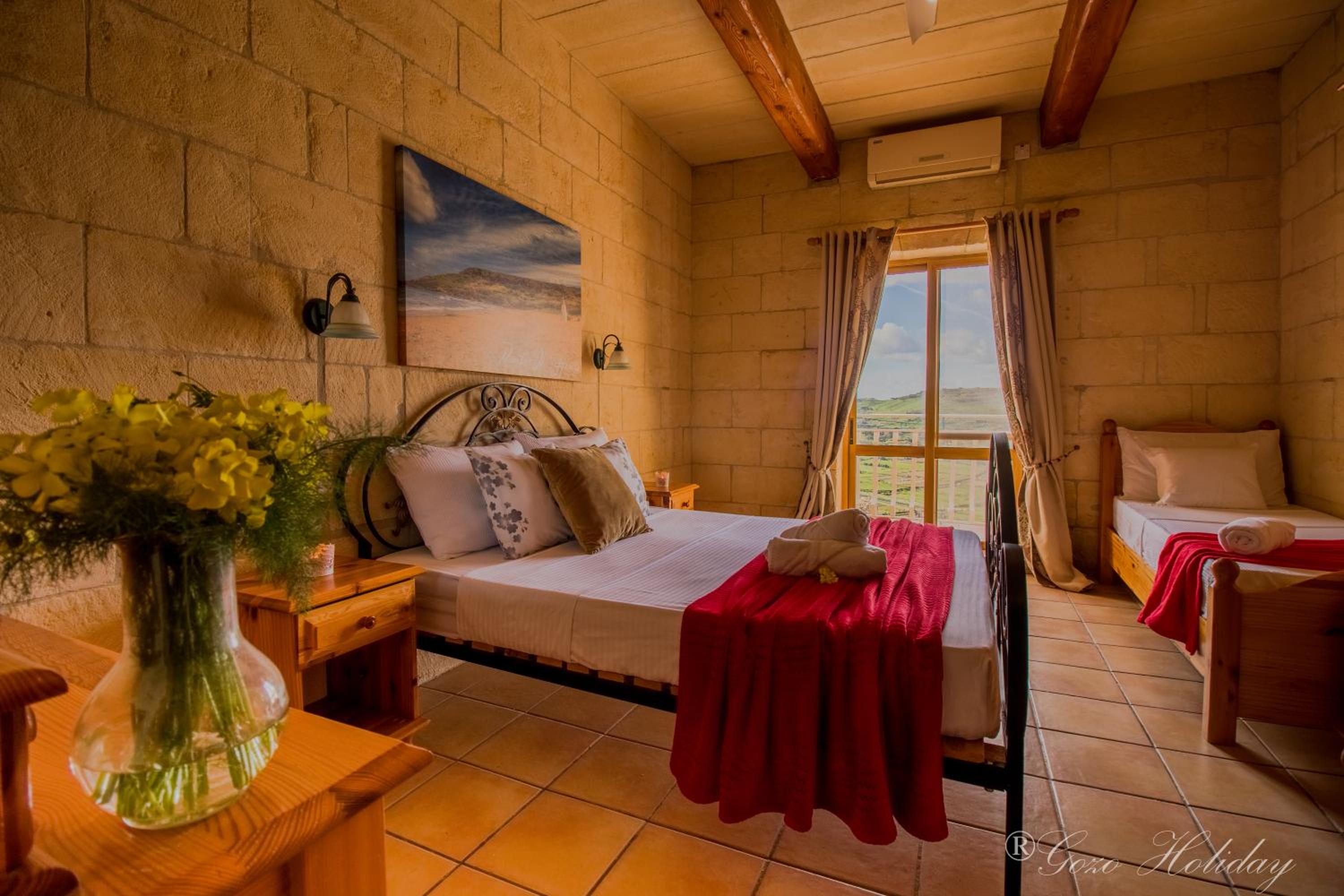 Triple Room with Private Bathroom photo 1