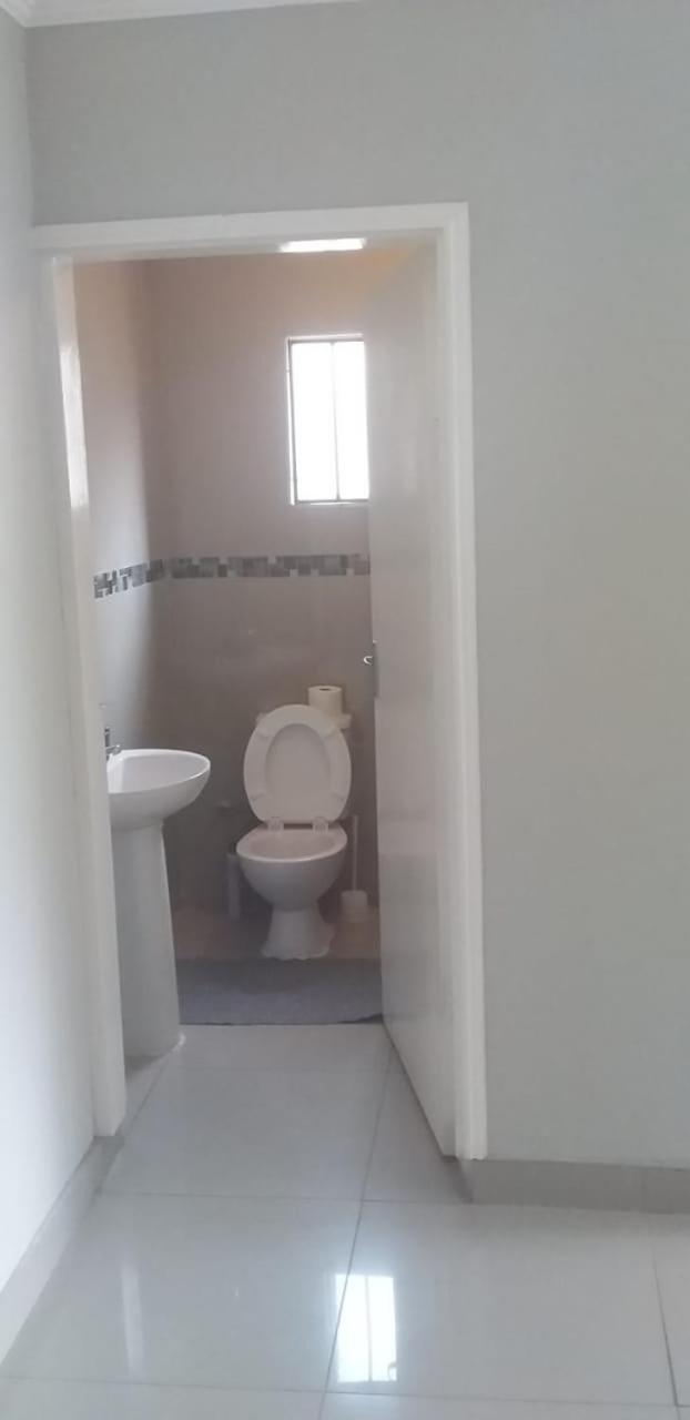 Double Room with Private Bathroom - Photo 6