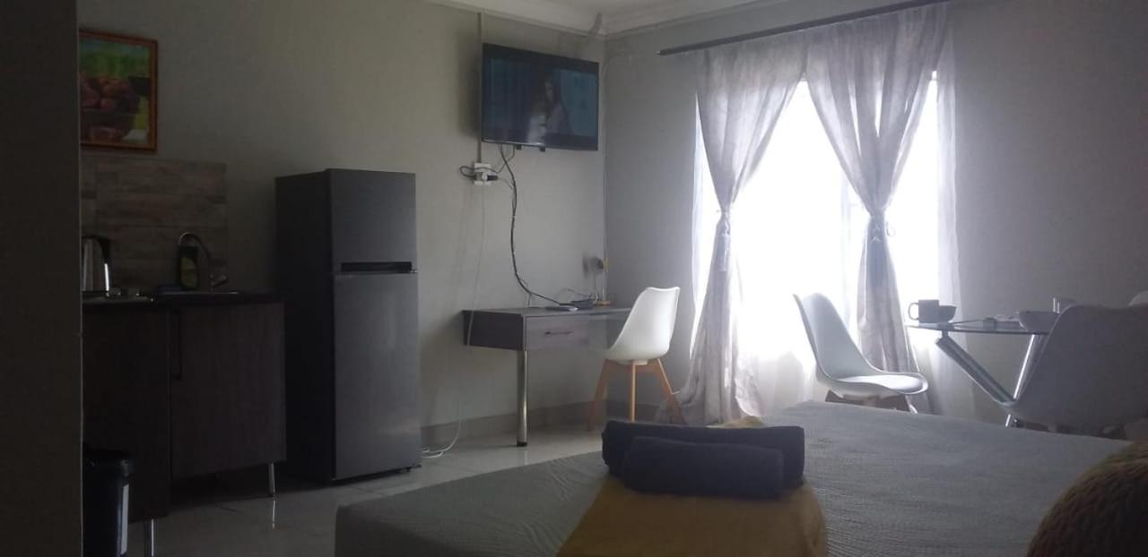 Double Room with Private Bathroom - Photo 5