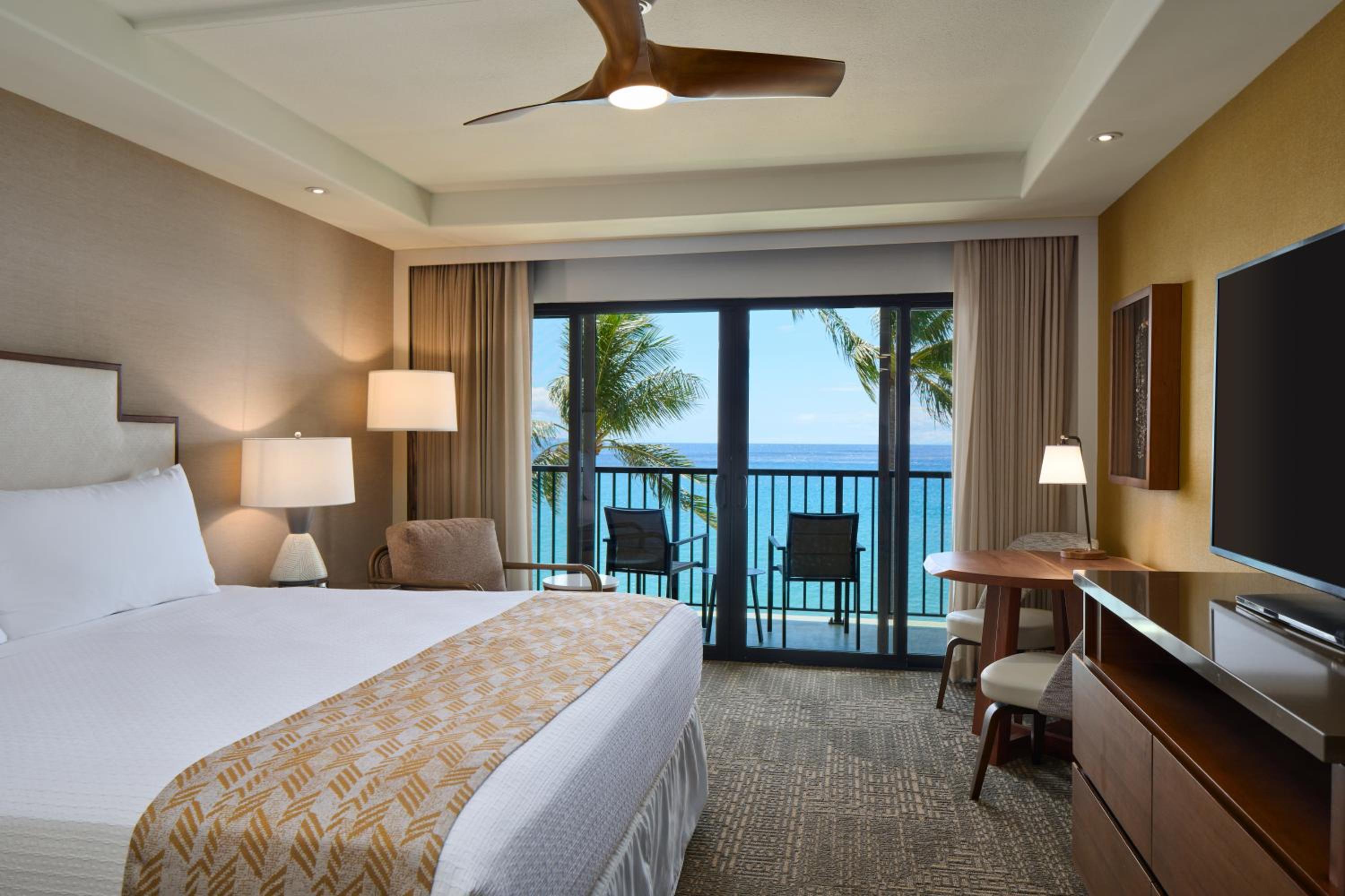 Premium Oceanfront 1 King Bed - Photo 10
