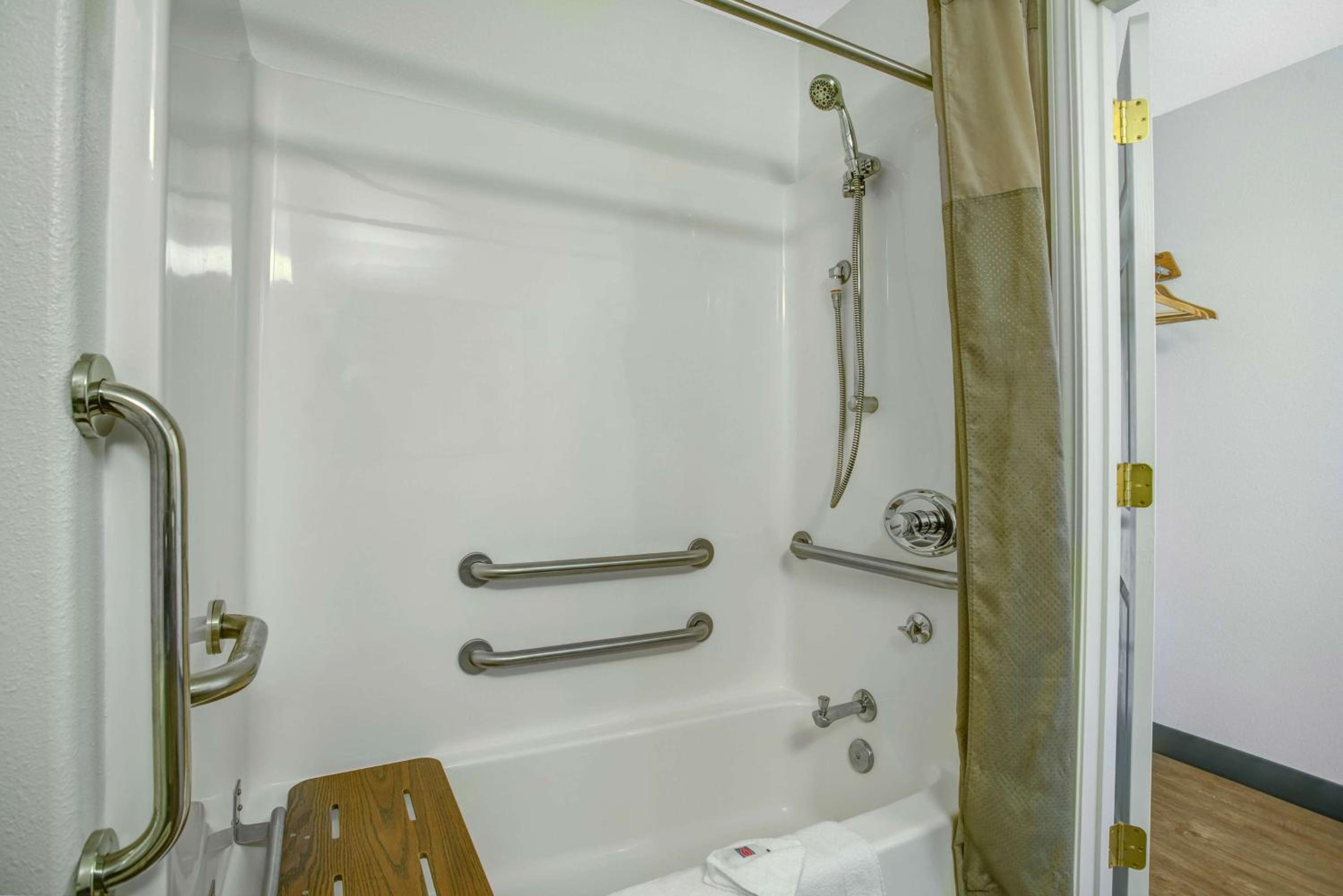 Queen Room with Two Queen Beds - Disability Access - Non-Smoking