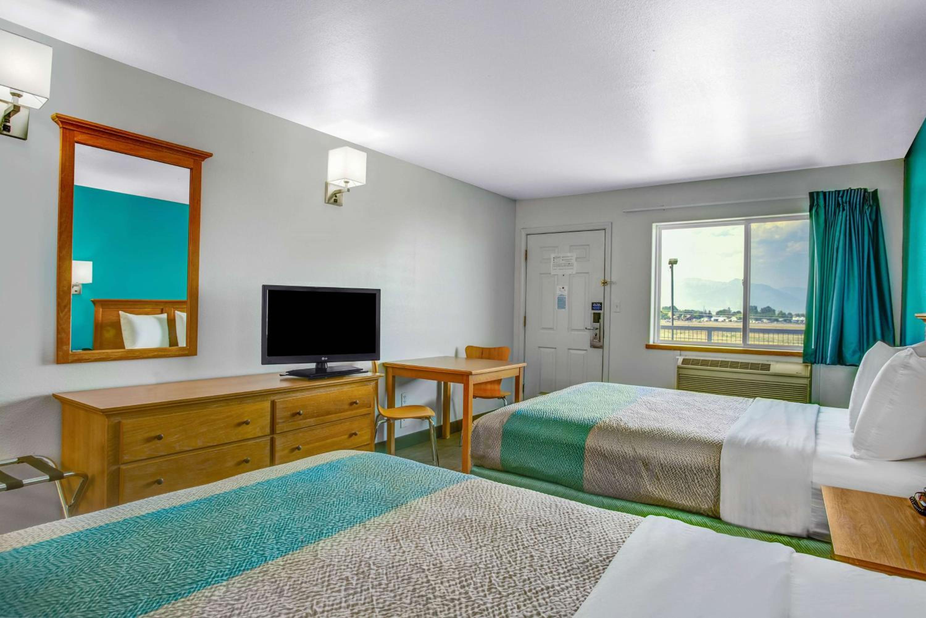 Queen Room with Two Queen Beds - Non-Smoking