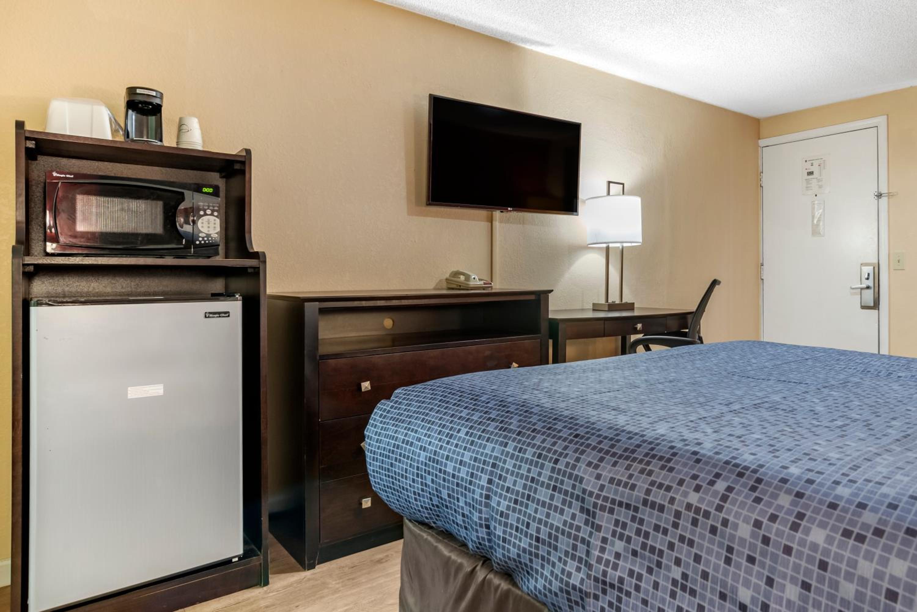 Queen Room - Accessible/Non-Smoking - Photo 4
