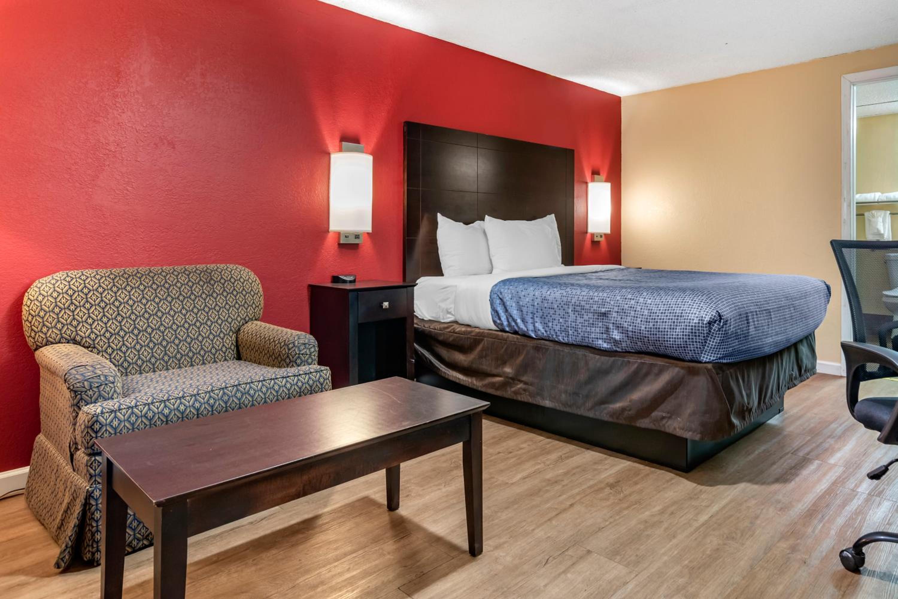Queen Room - Accessible/Non-Smoking - Photo 2