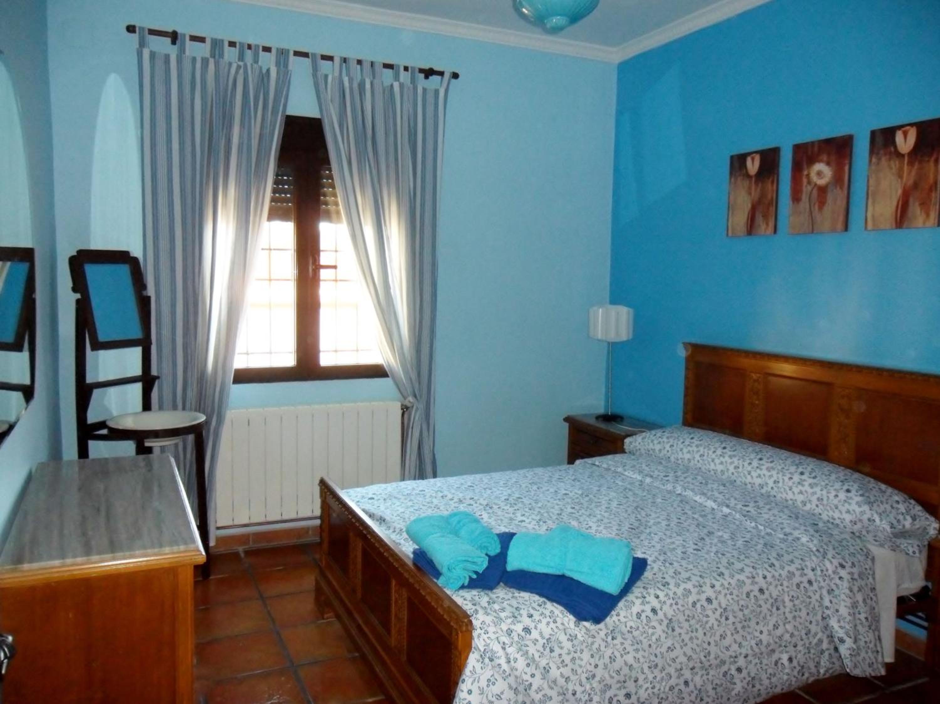 Seven-Bedroom House photo 2