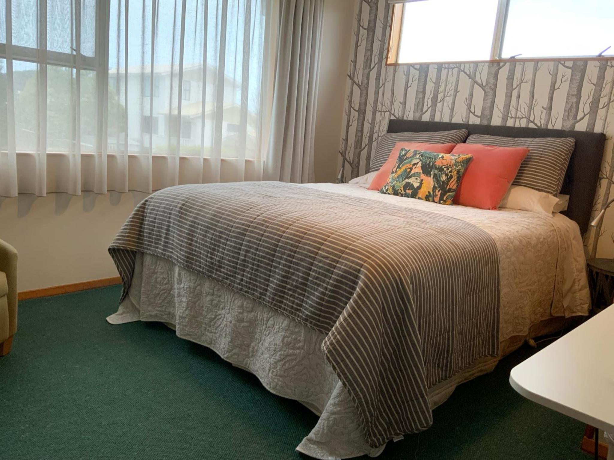 Queen Room - 3 - Photo 1