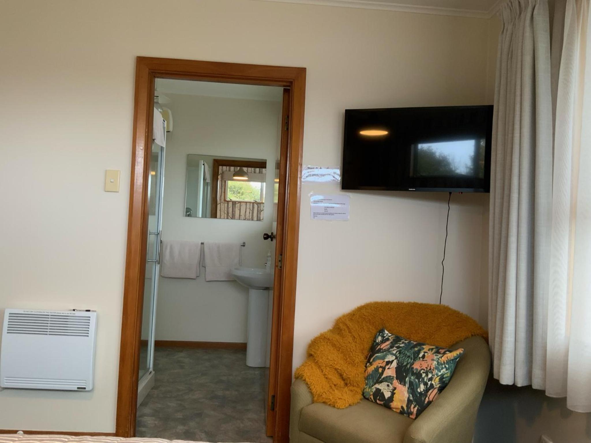 Queen Room - 3 - Photo 4