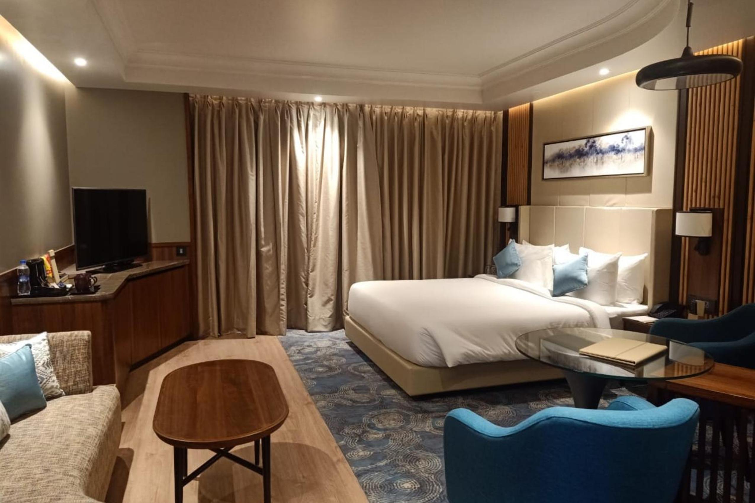 Deluxe Room - Photo 3
