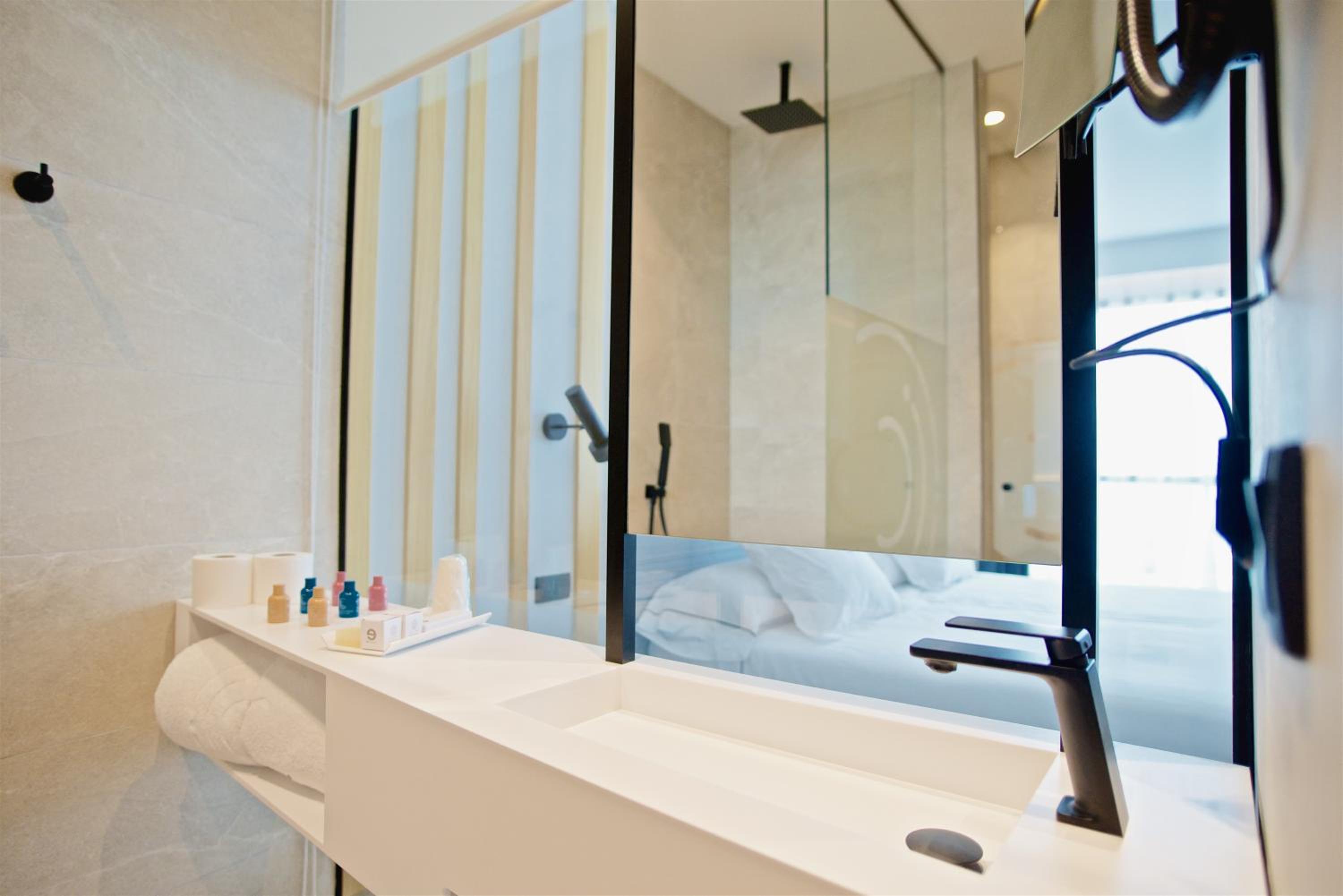 Deluxe Double or Twin Room photo 3