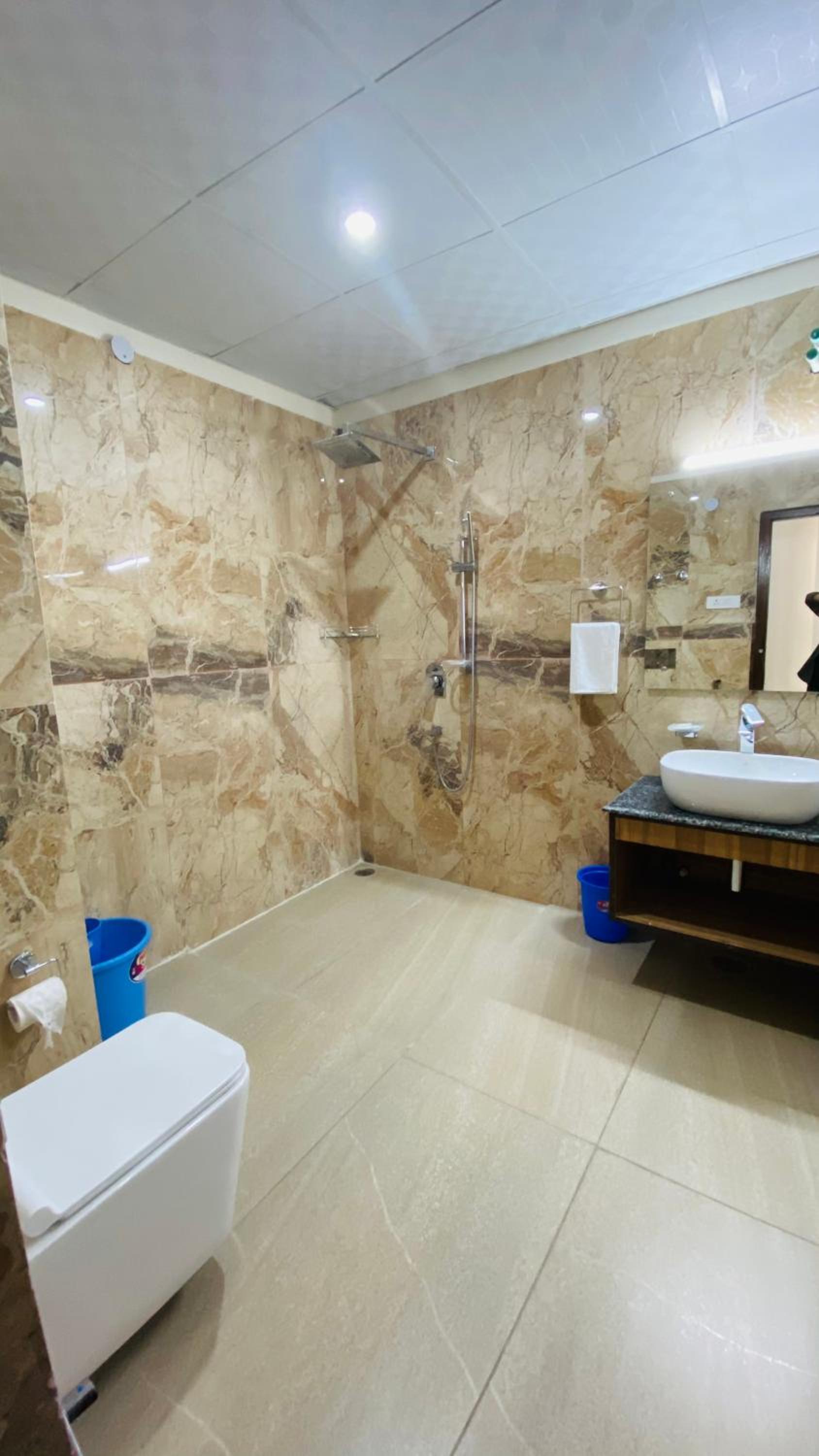 Deluxe Double Room with Balcony photo 3