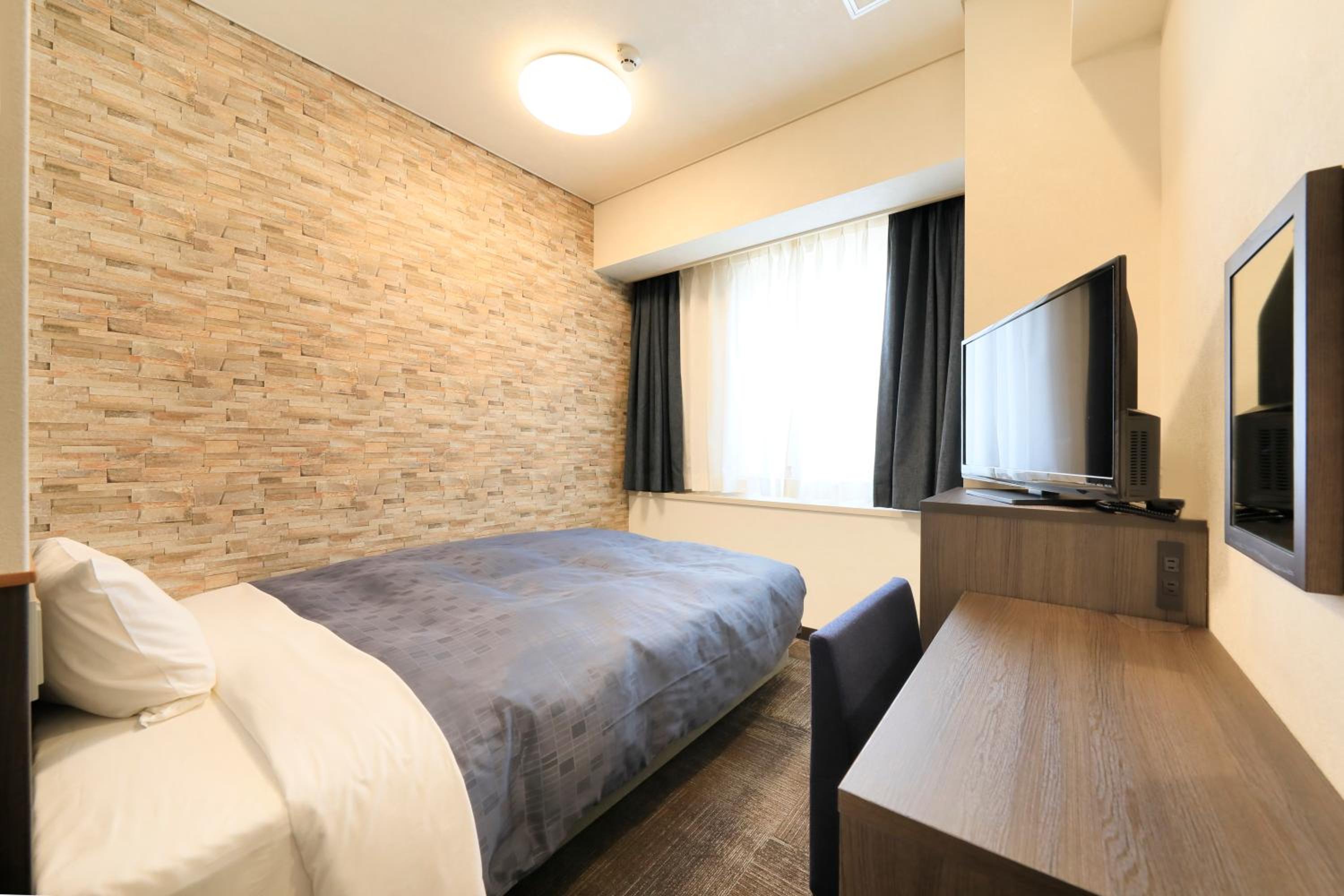 Renewal Double Room with Small Double Bed - Non-Smoking photo 2