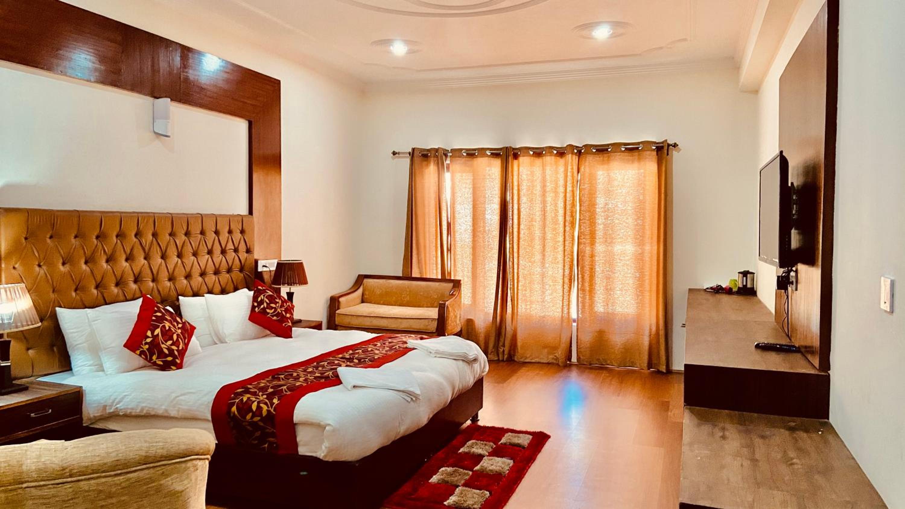 Deluxe Double or Twin Room with Mountain View photo 3