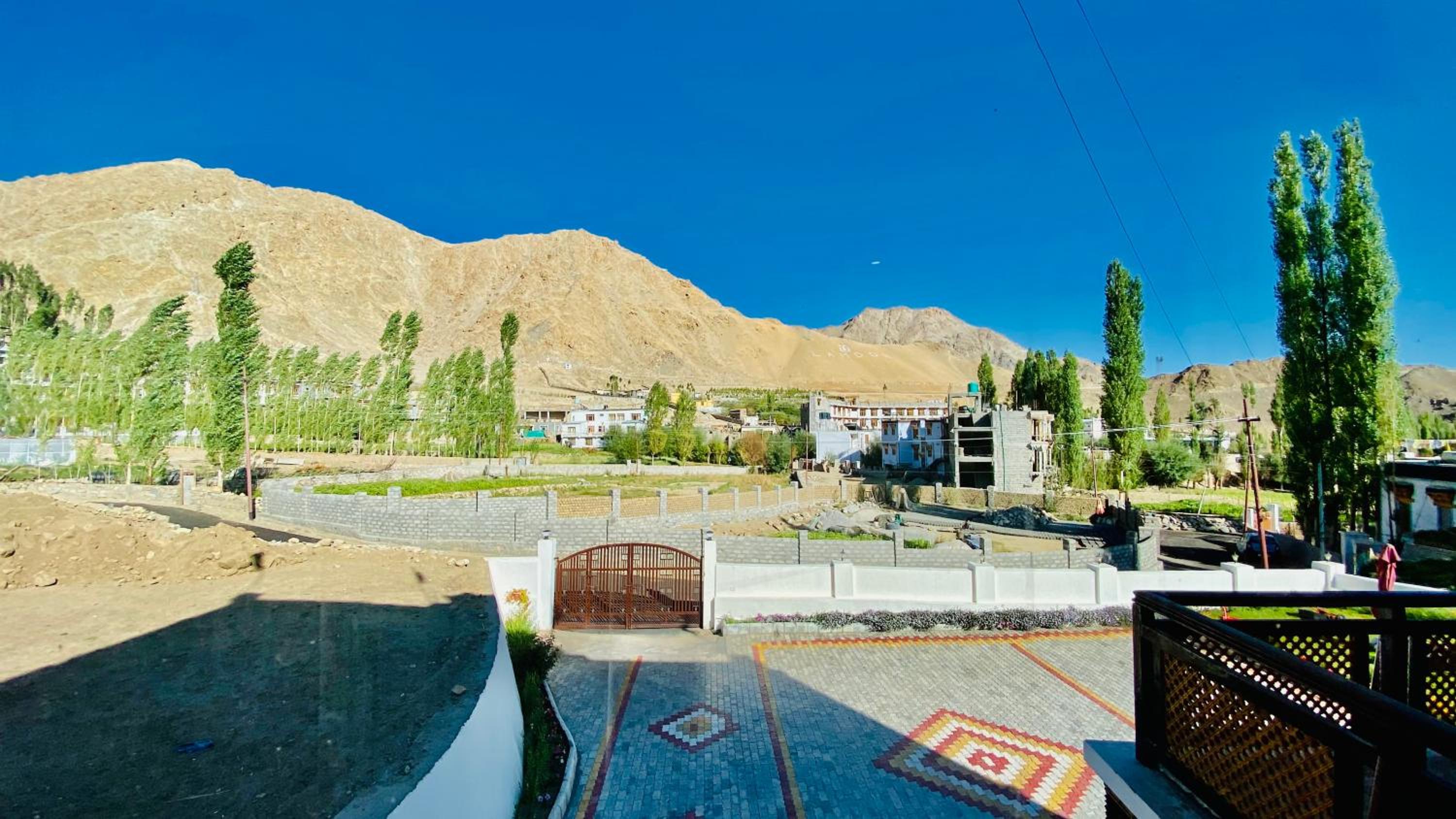 Deluxe Double or Twin Room with Mountain View photo 2