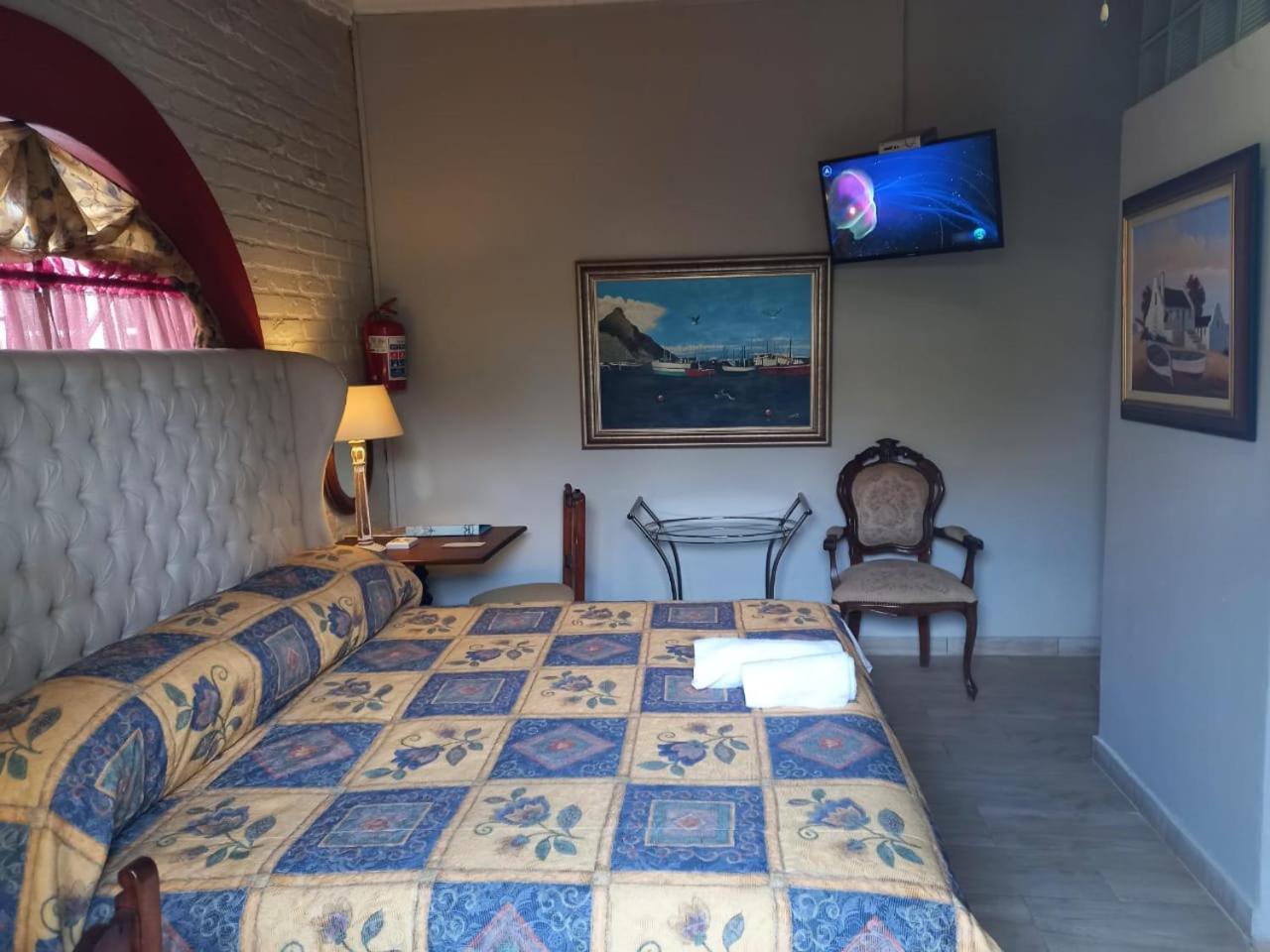 Standard King Room - Photo 2