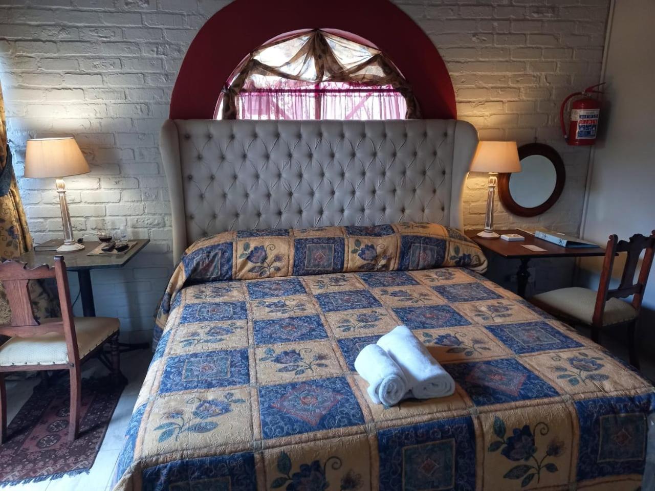 Standard King Room - Photo 4