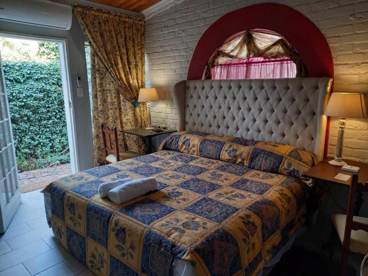 Standard King Room - Photo 3