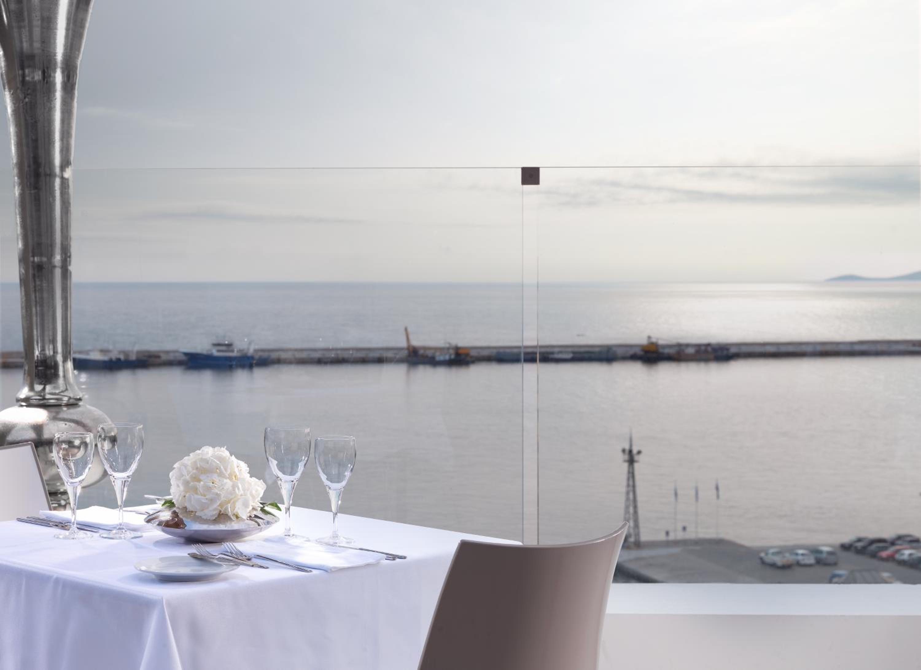 Double or Twin Room with Sea View - Photo 2