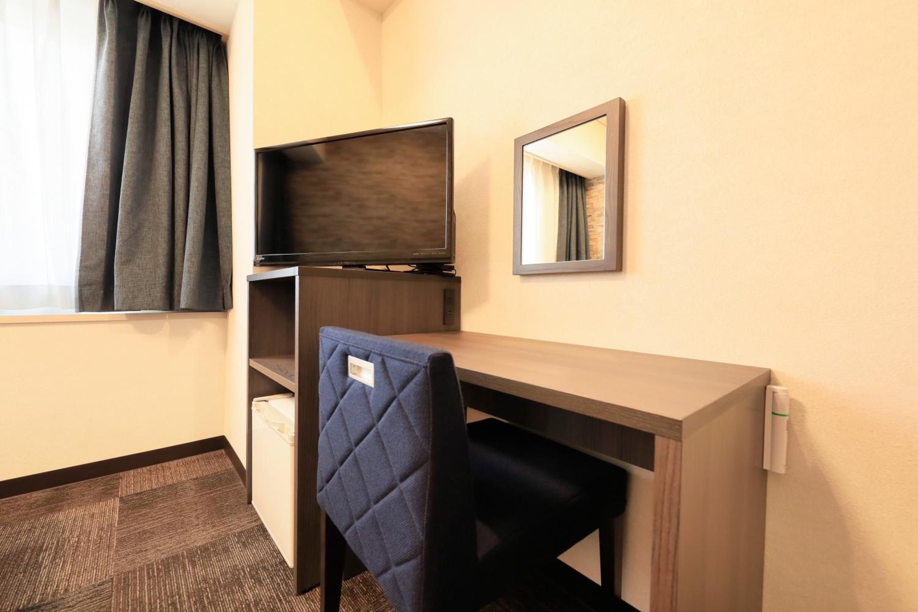 Renewal Double Room with Small Double Bed - Non-Smoking photo 3