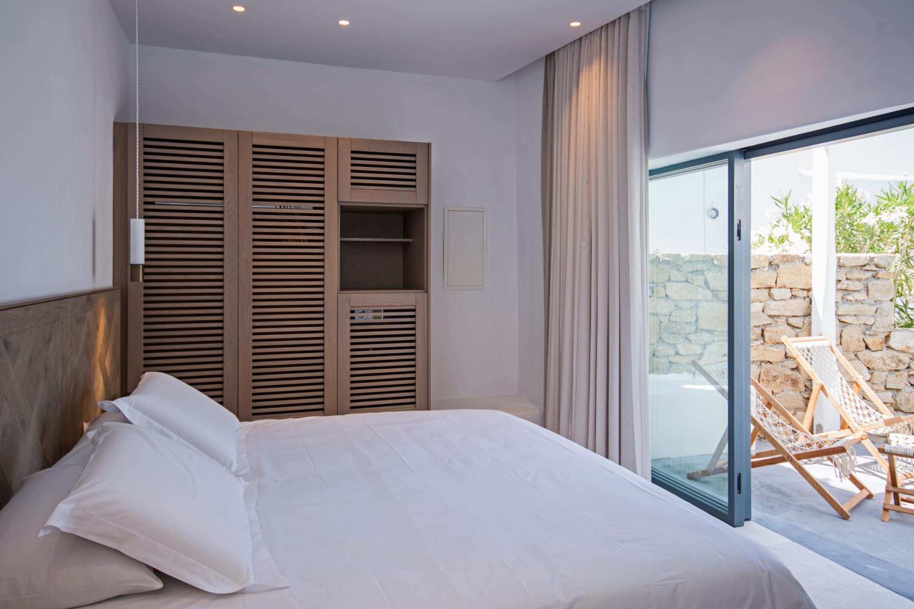 2-Bedroom Maisonette Sea View with Private Hot tub & Steam Shower photo 2