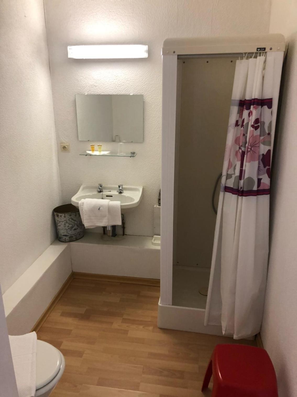 Small Single Room photo 3