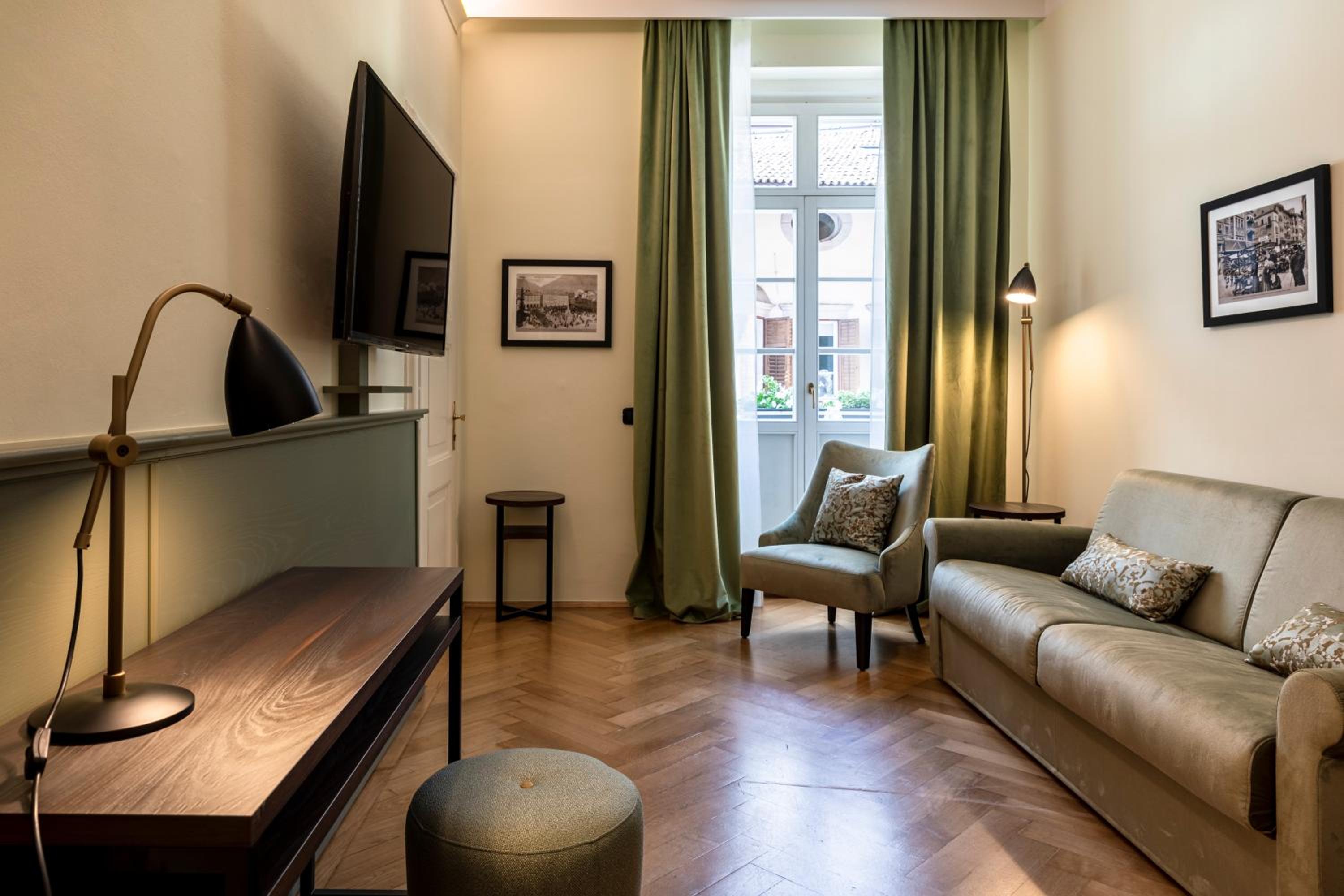 Suite - Photo 5