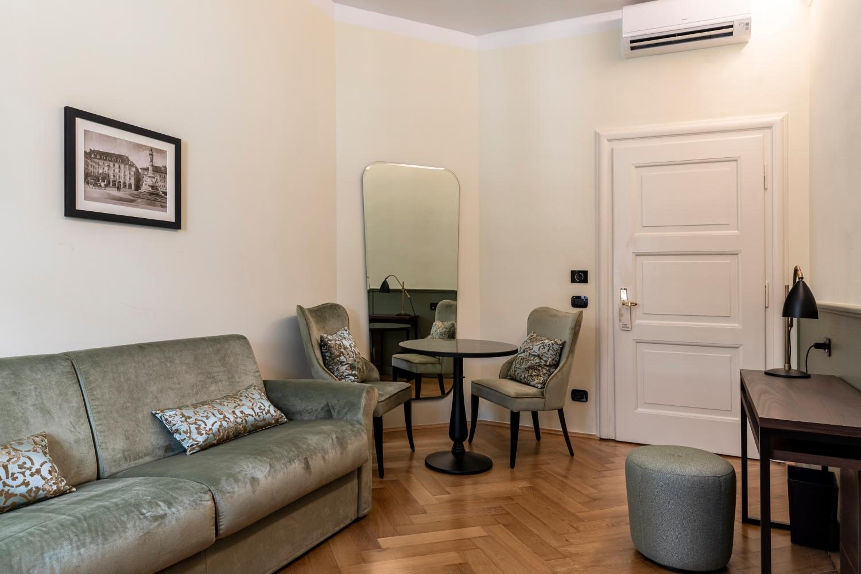 Suite - Photo 4