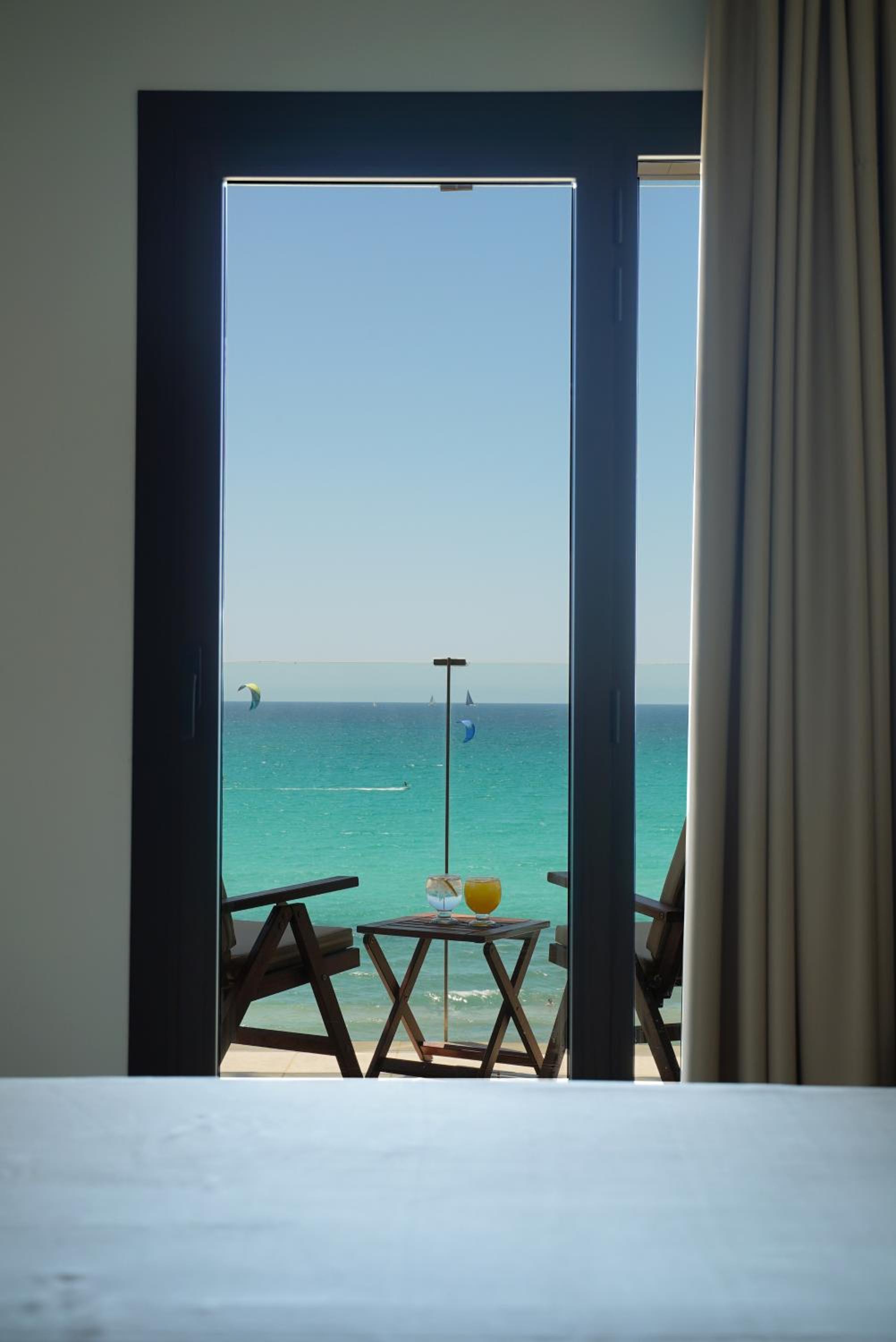 Superior Double or Twin Room with Sea View thumbnail 6