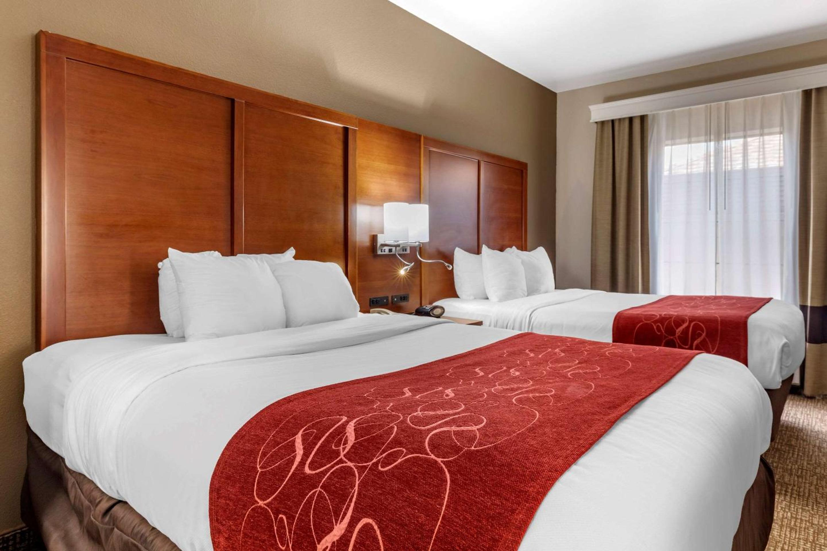Queen Suite with Two Queen Beds - Non-Smoking - Photo 8