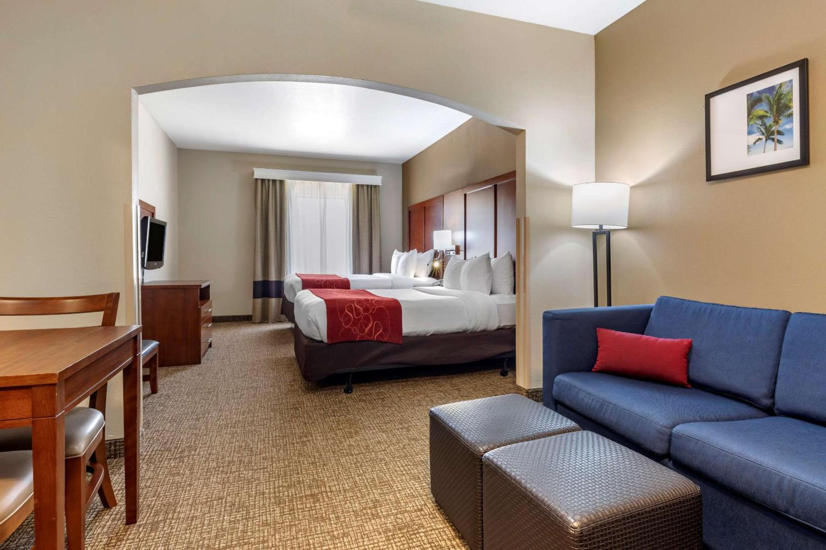 Queen Suite with Two Queen Beds - Non-Smoking - Photo 5