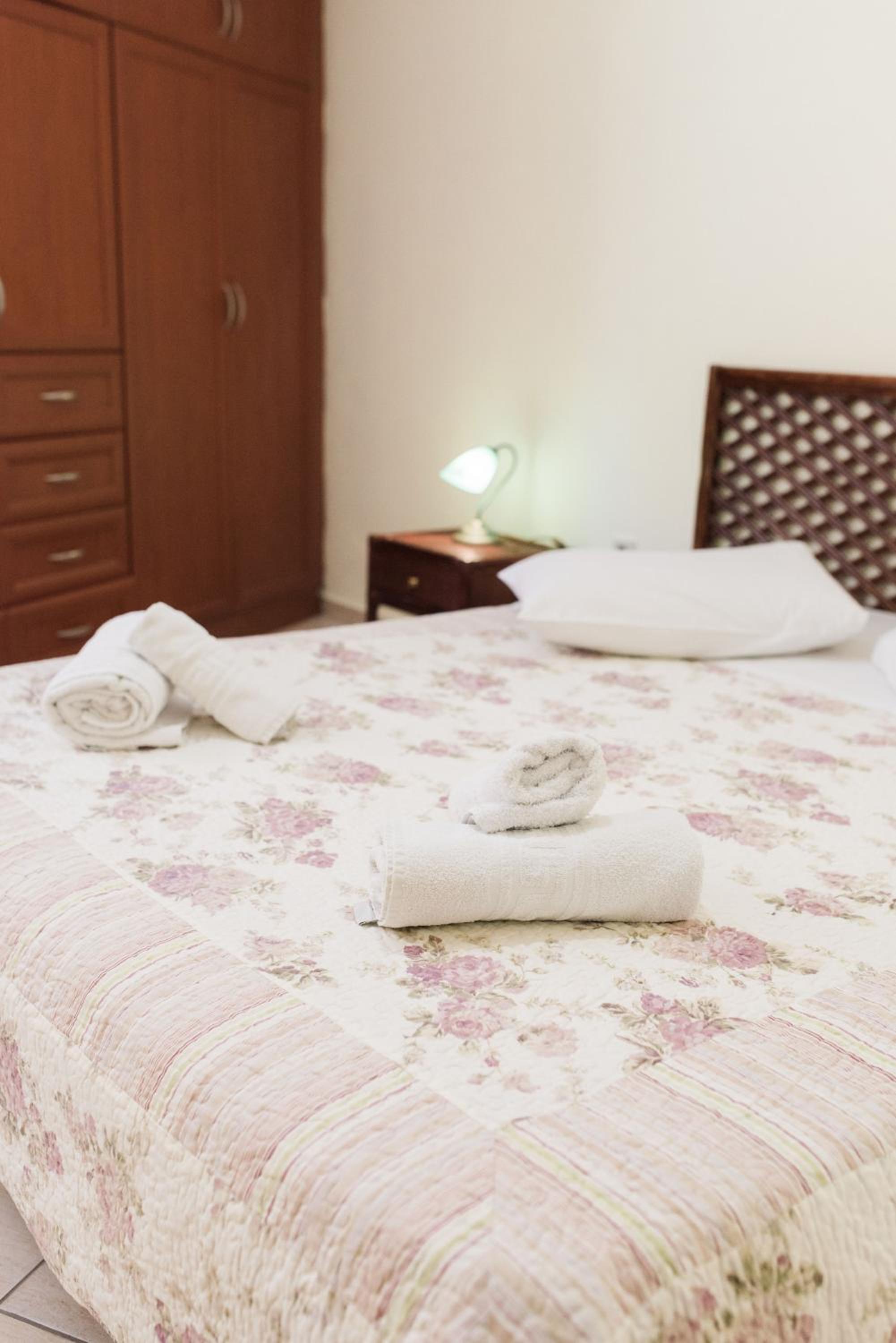 One-Bedroom Apartment - Photo 1