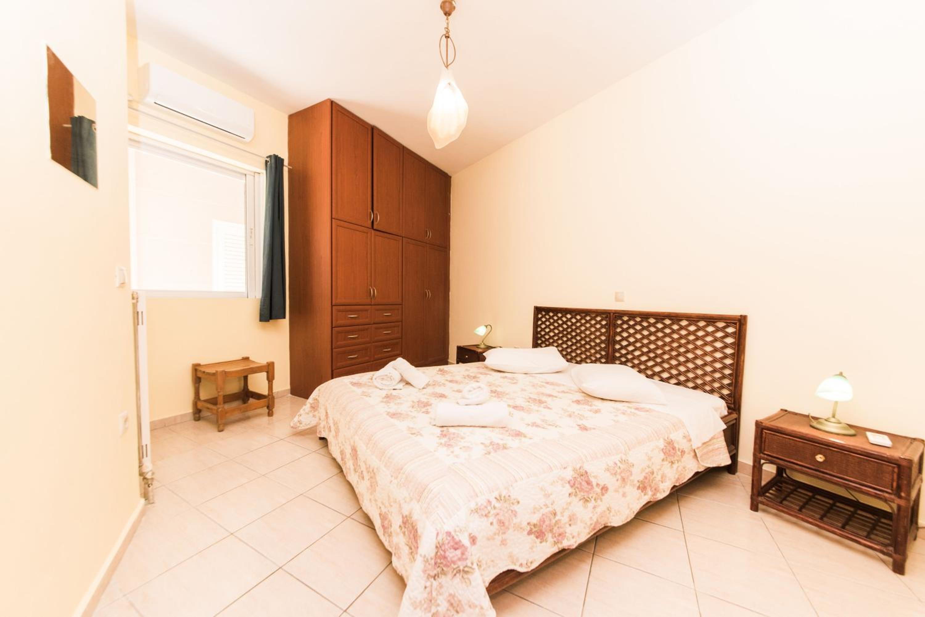 One-Bedroom Apartment - Photo 13