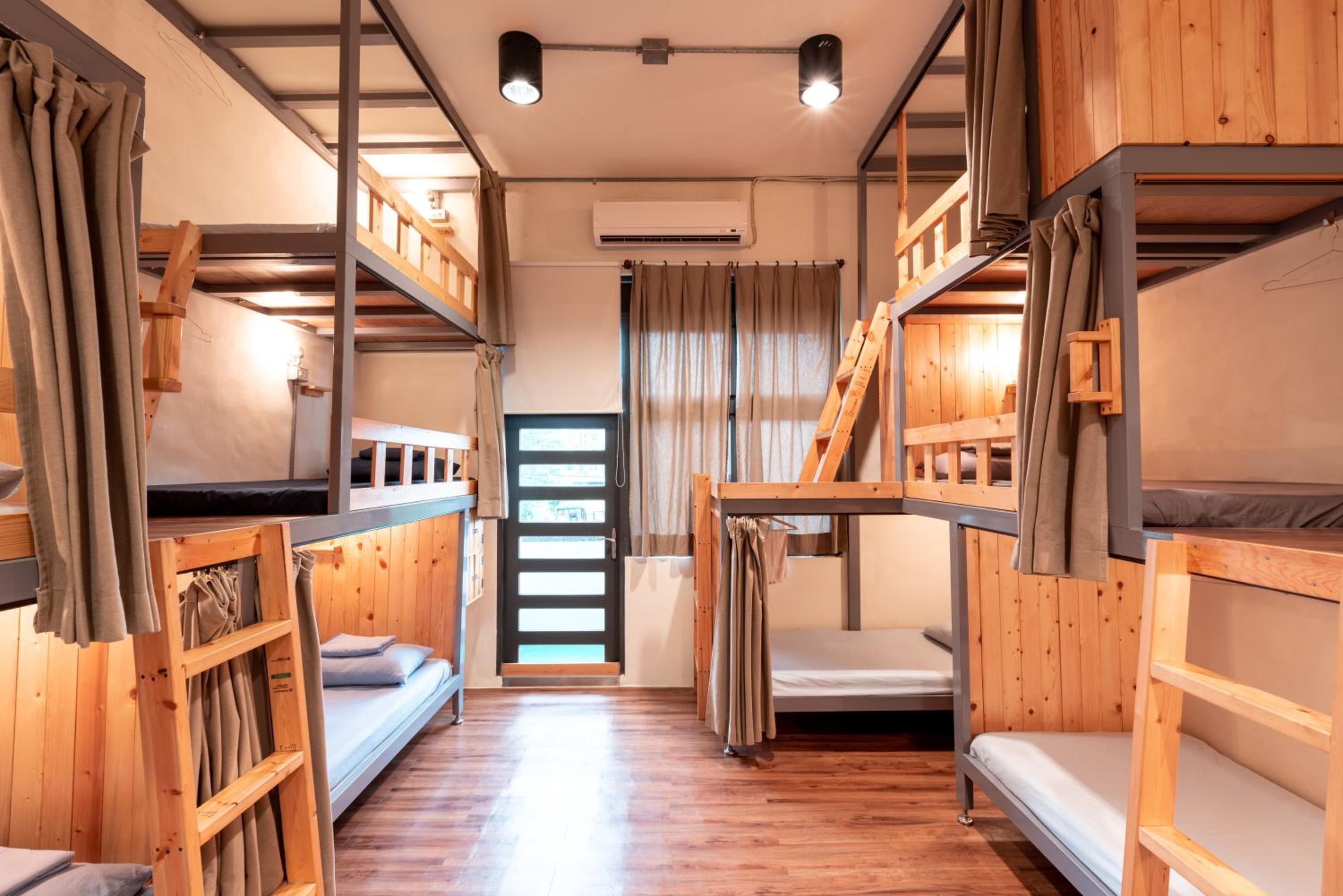 Bed in 10-Bed Mixed Dormitory Room photo 1