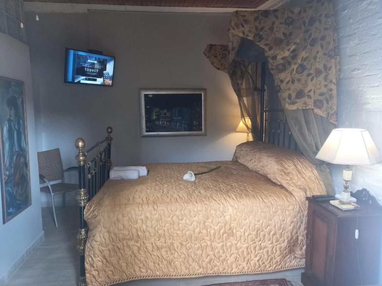 Standard Double Room - Photo 5